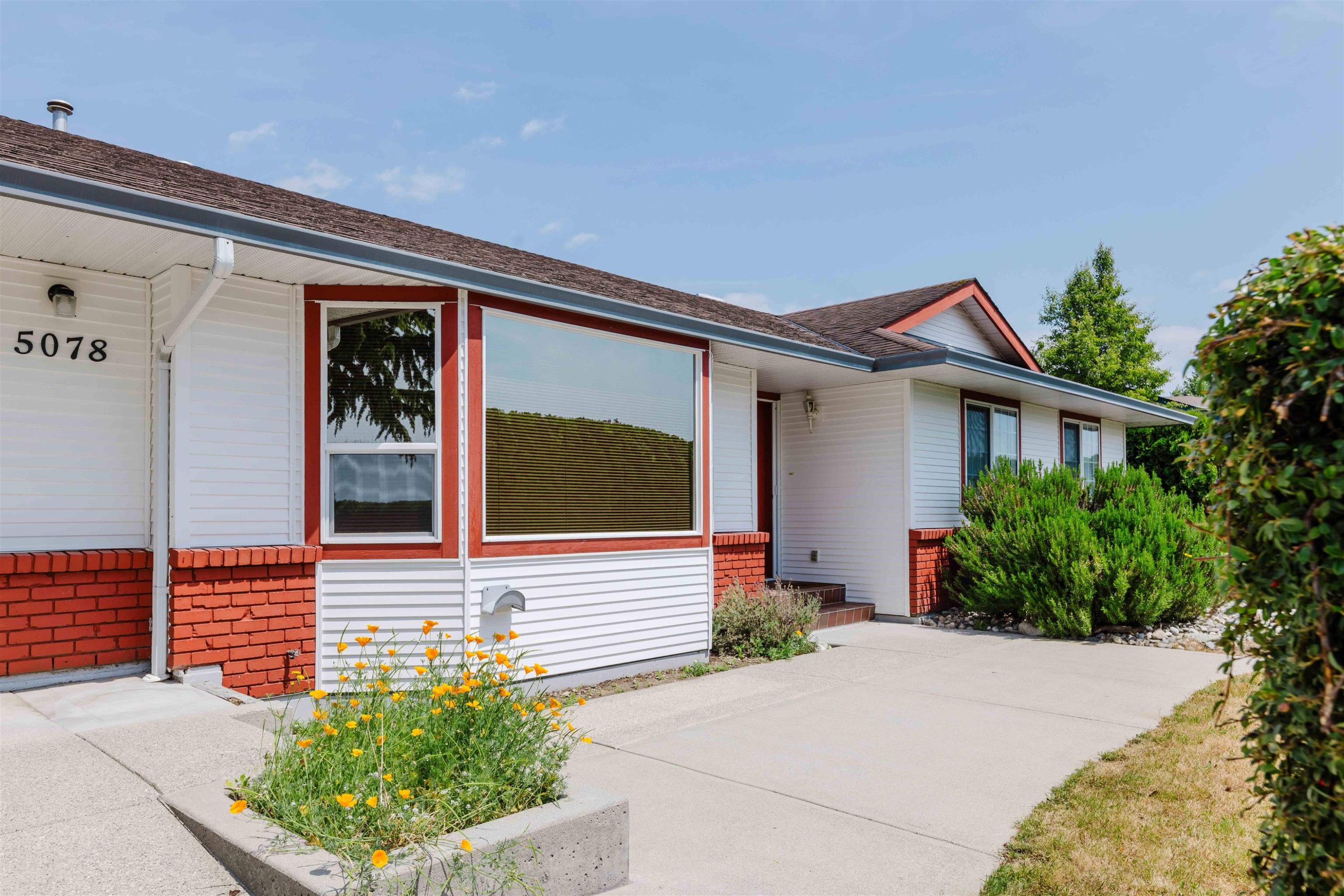 5078 Bay Road, Sechelt, BC - Outdoor