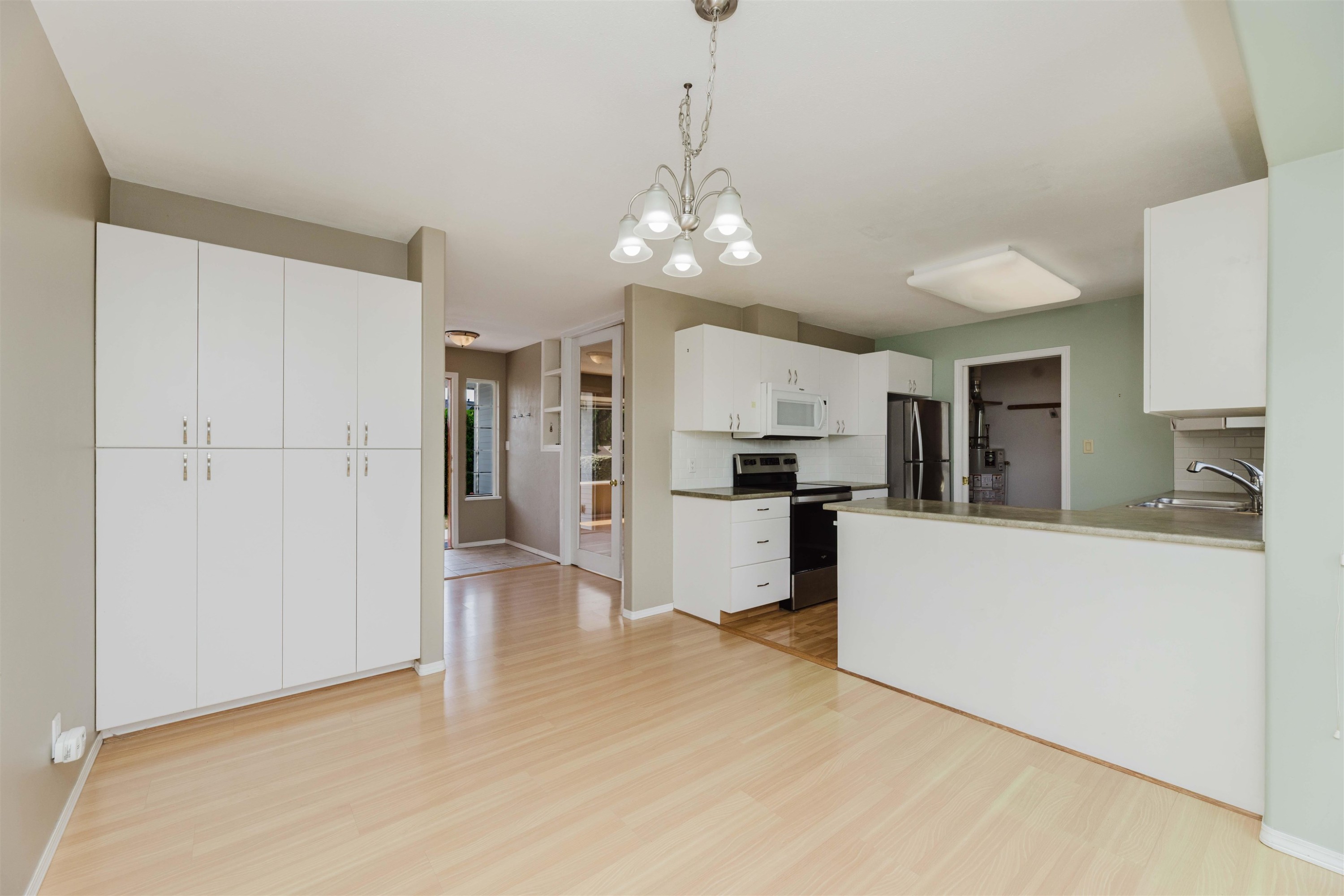 5078 Bay Road, Sechelt, BC - Indoor Photo Showing Kitchen