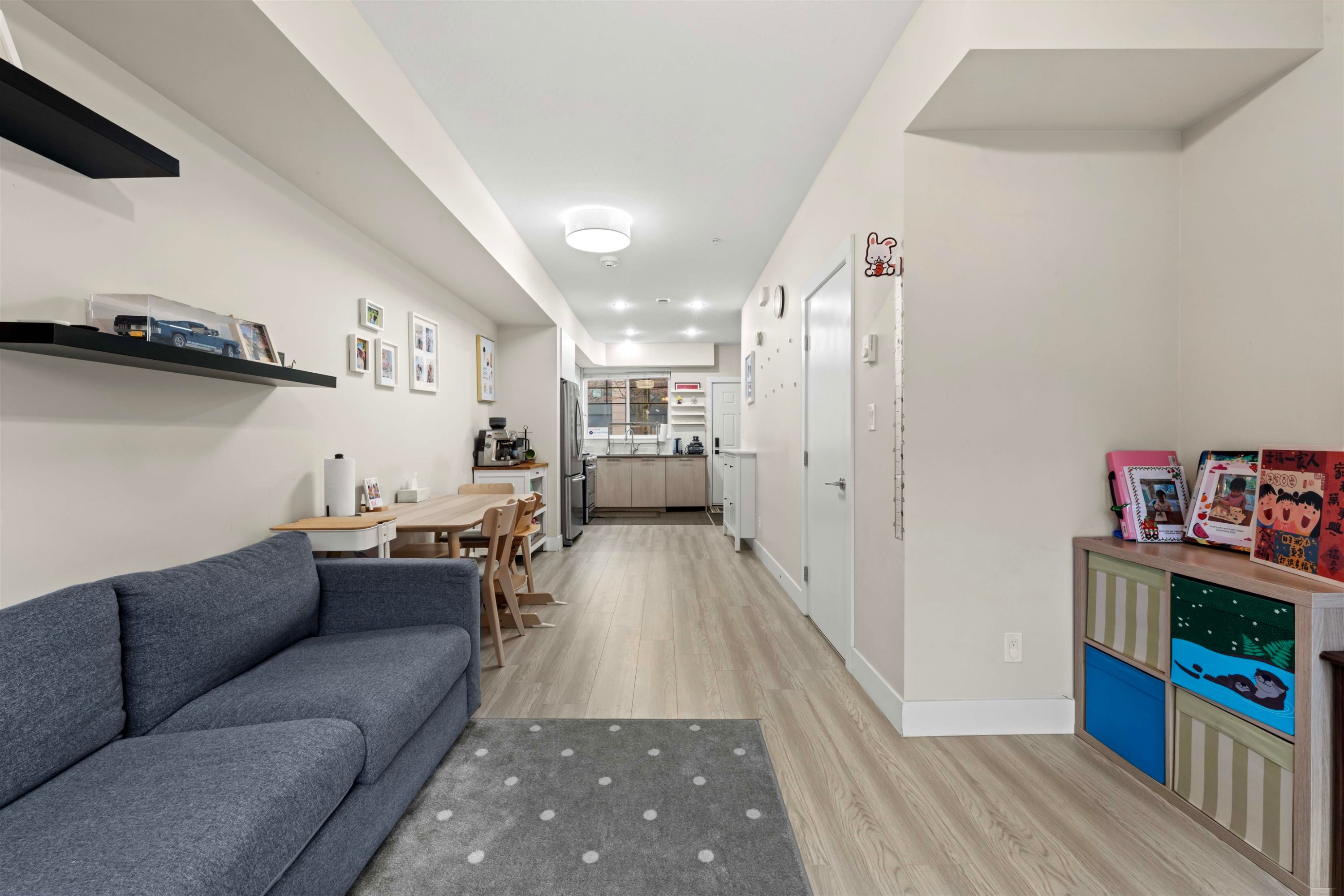 7-5132 Canada Way, Burnaby, BC - Indoor