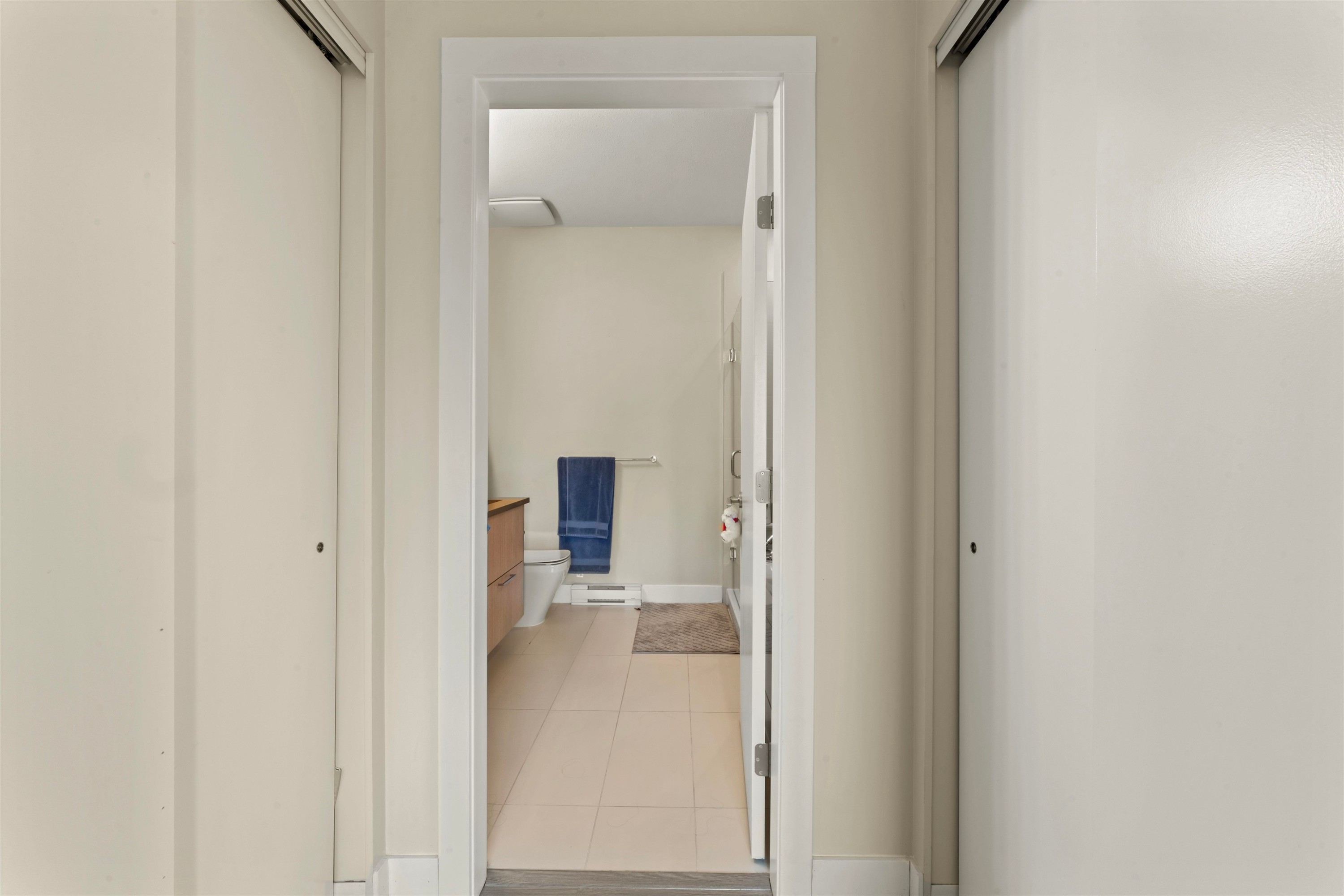 7-5132 Canada Way, Burnaby, BC - Indoor Photo Showing Other Room