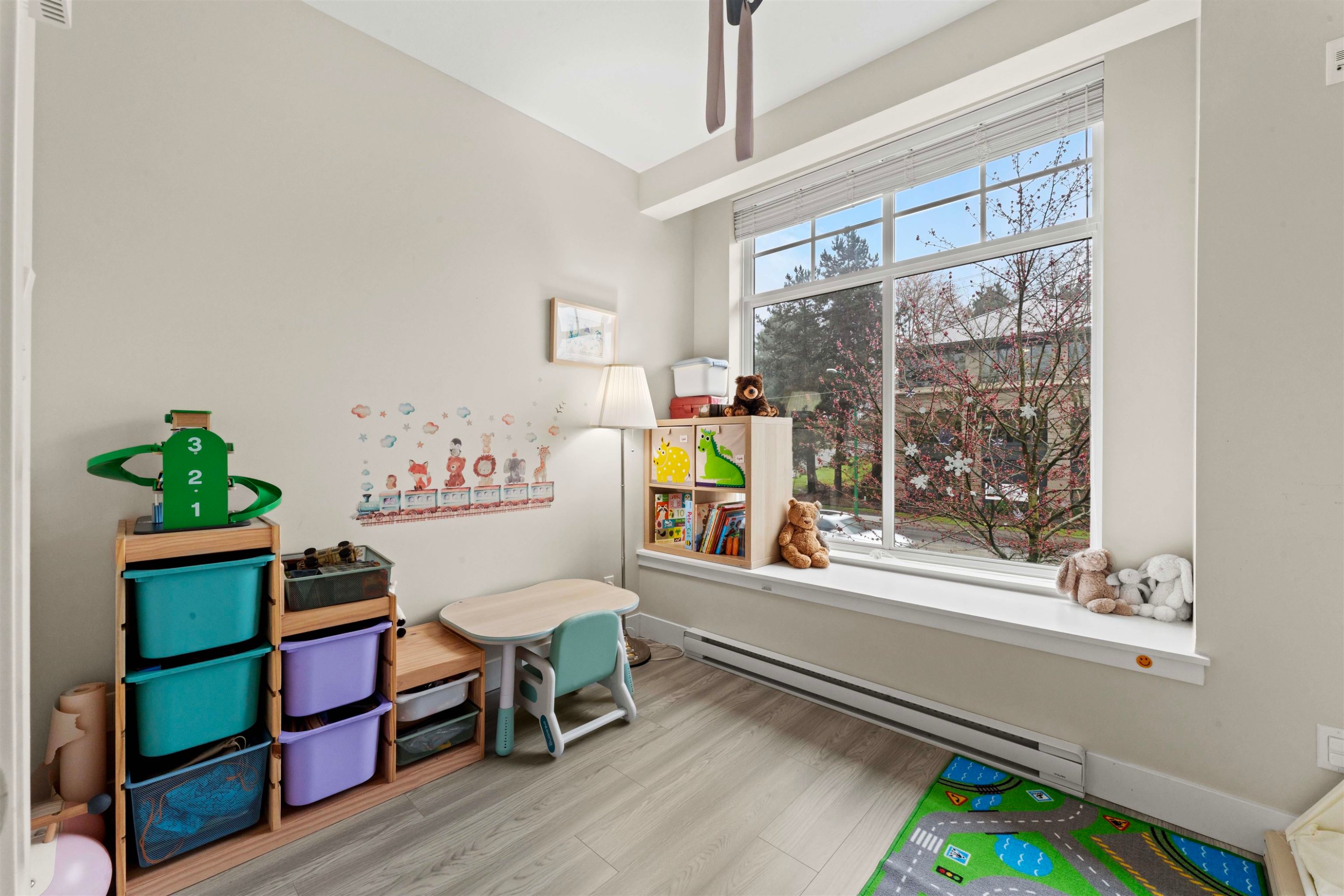 7-5132 Canada Way, Burnaby, BC - Indoor