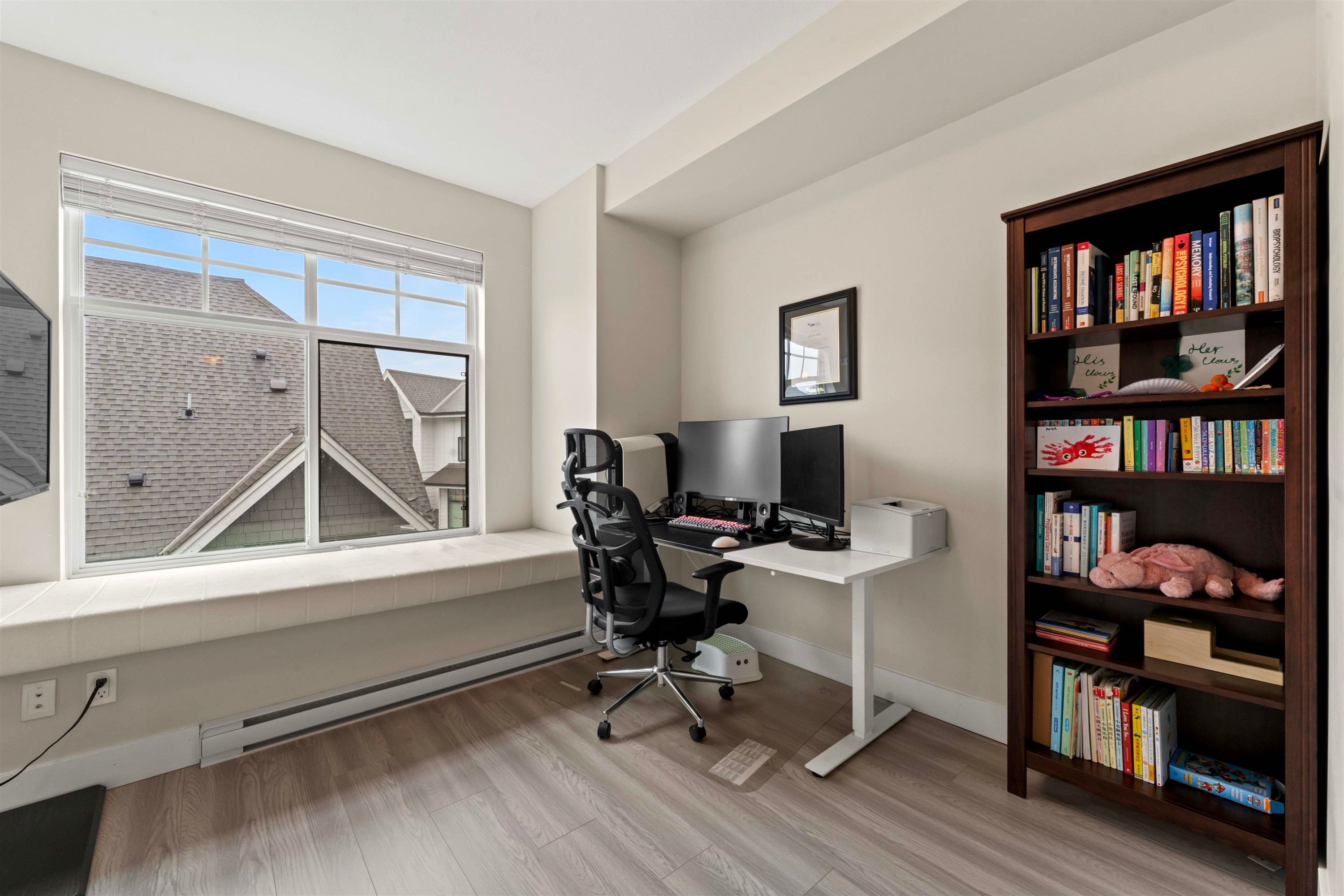 7-5132 Canada Way, Burnaby, BC - Indoor Photo Showing Office