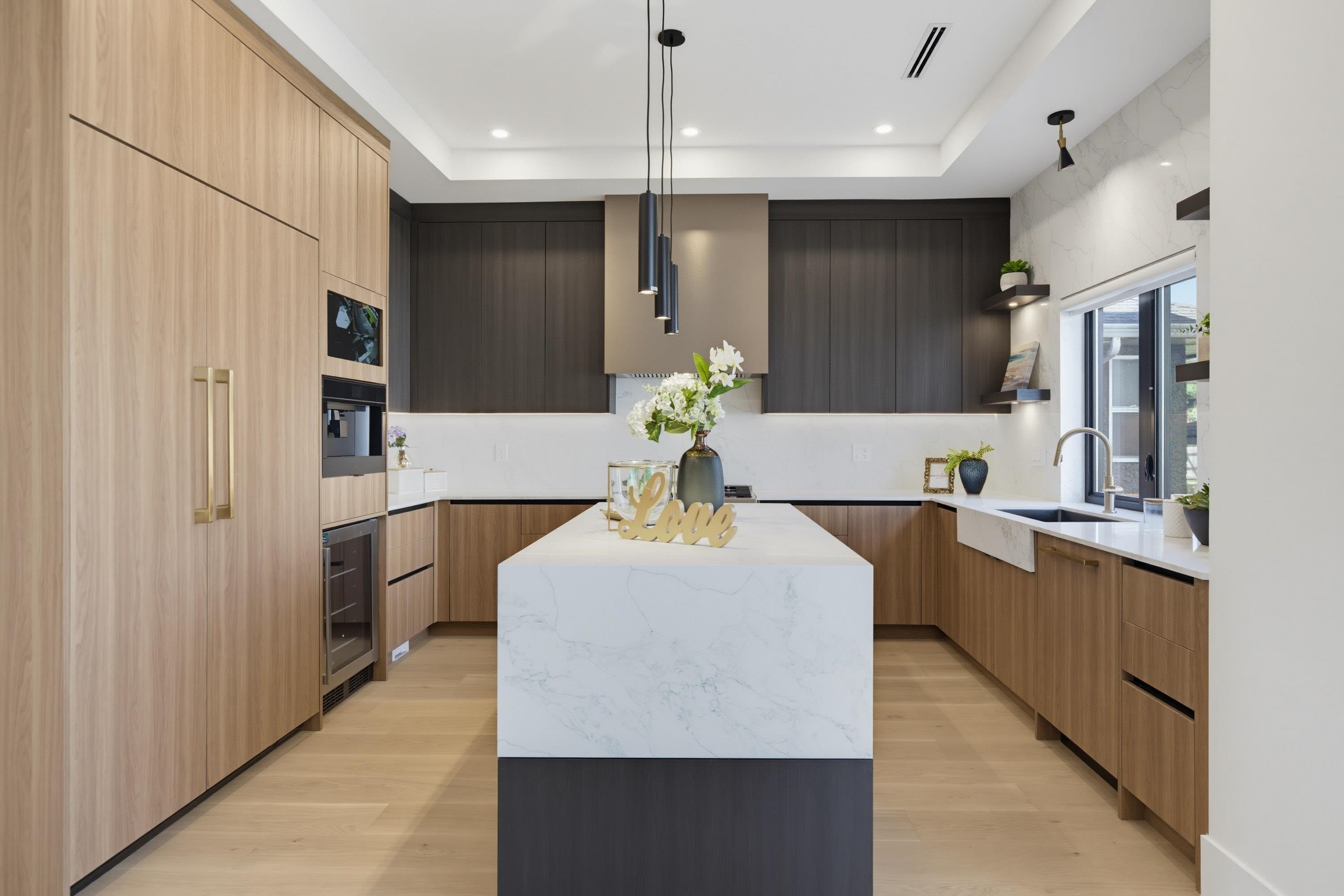 6383 Grant Street, Burnaby, BC - Indoor Photo Showing Kitchen With Upgraded Kitchen