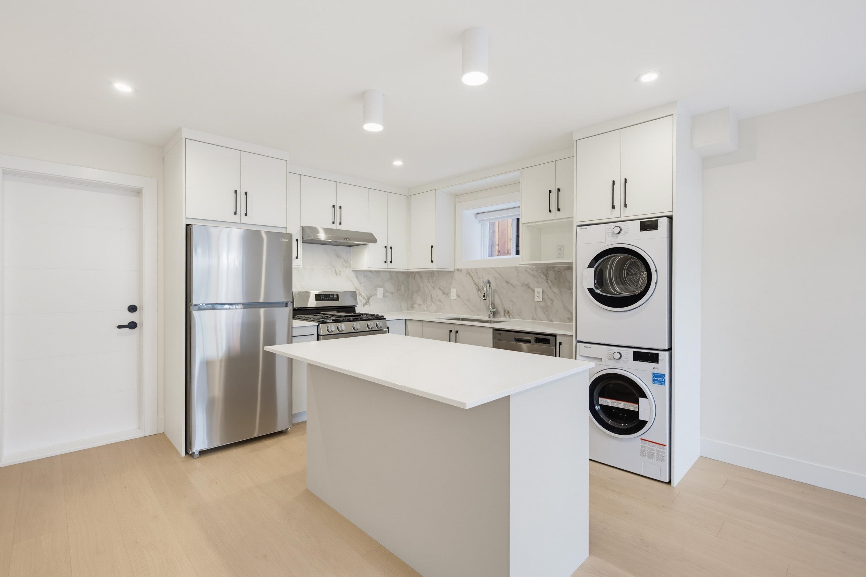 6383 Grant Street, Burnaby, BC - Indoor Photo Showing Kitchen
