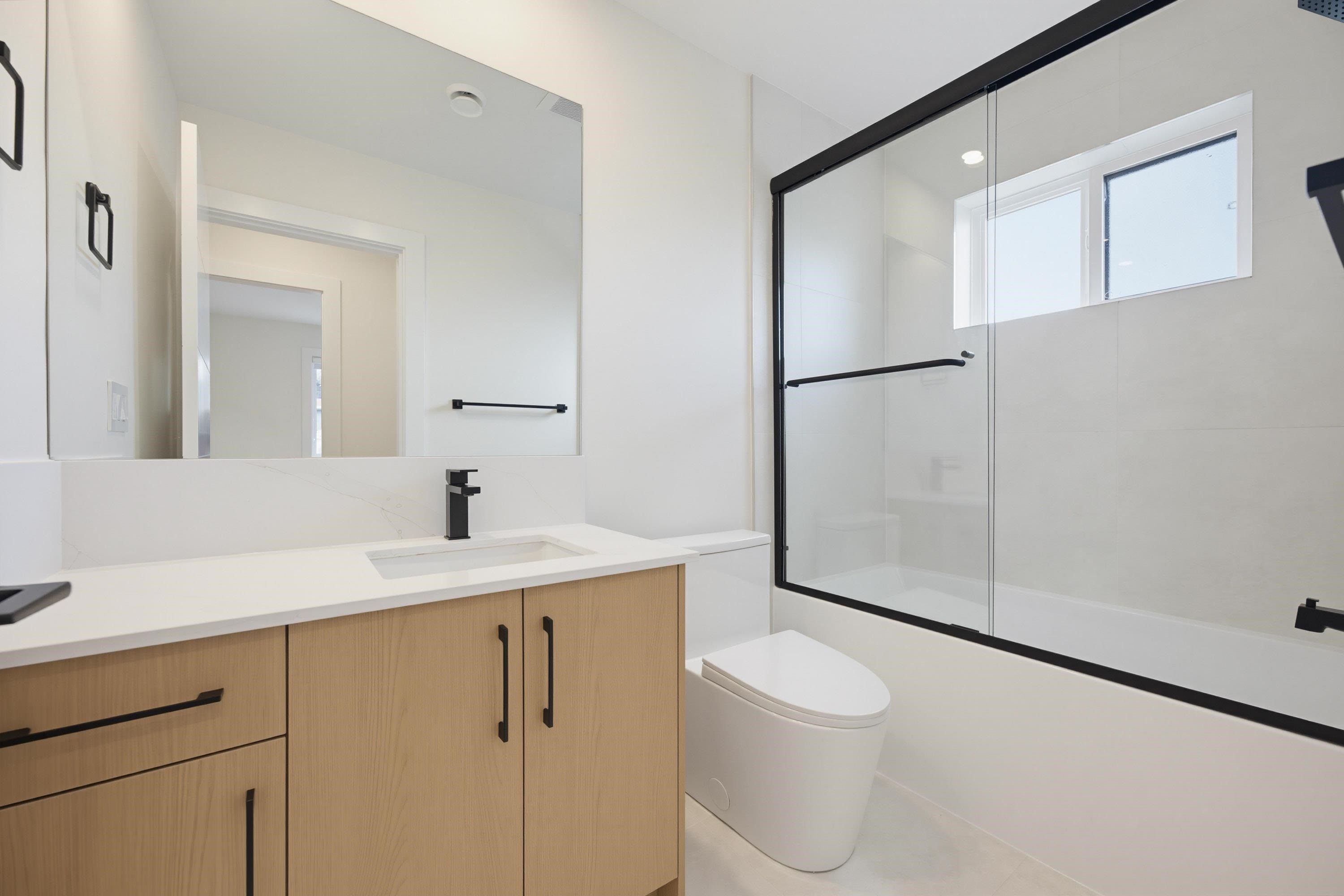 6383 Grant Street, Burnaby, BC - Indoor Photo Showing Bathroom