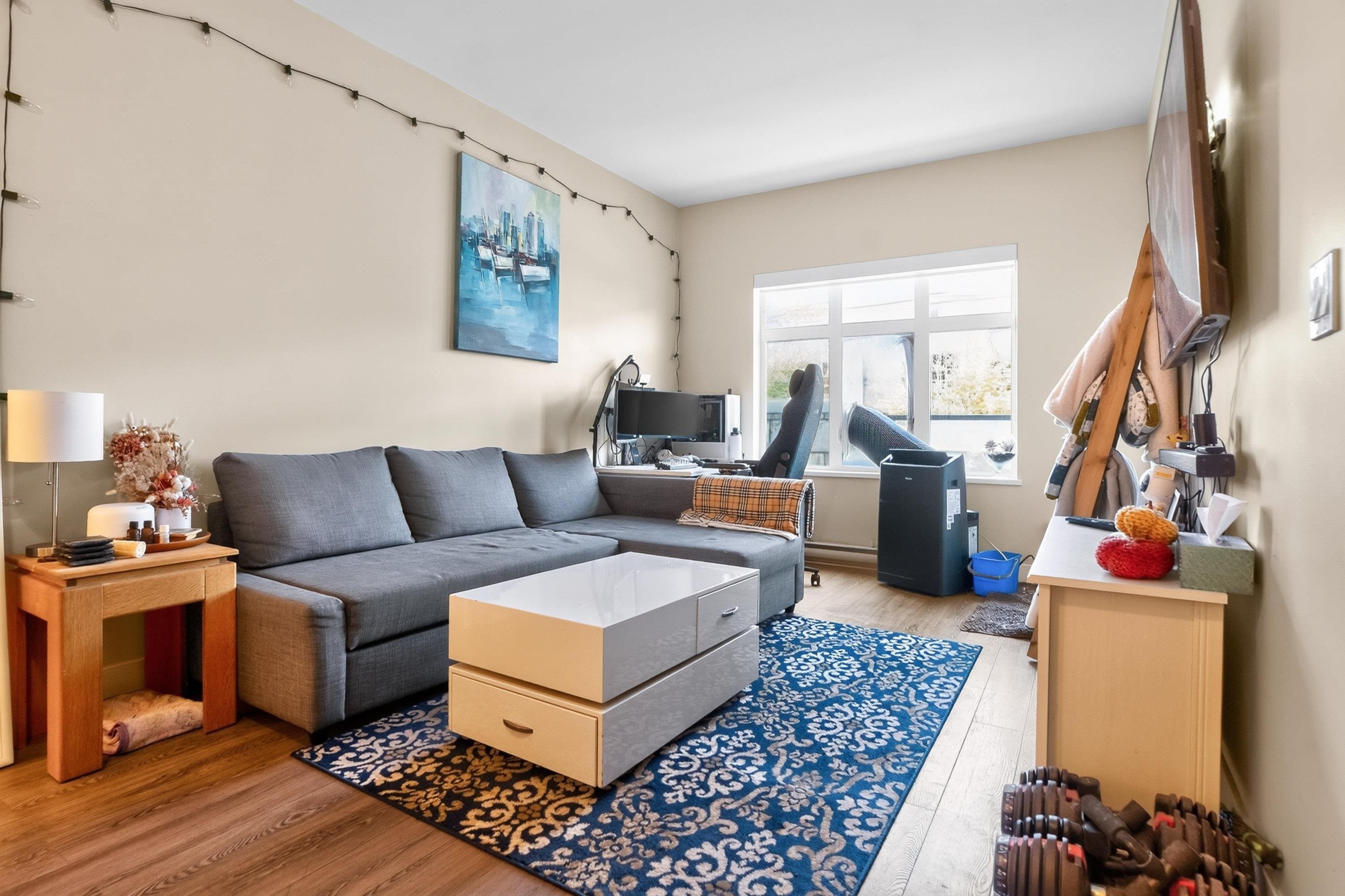202-4710 Hastings Street, Burnaby, BC - Indoor Photo Showing Living Room