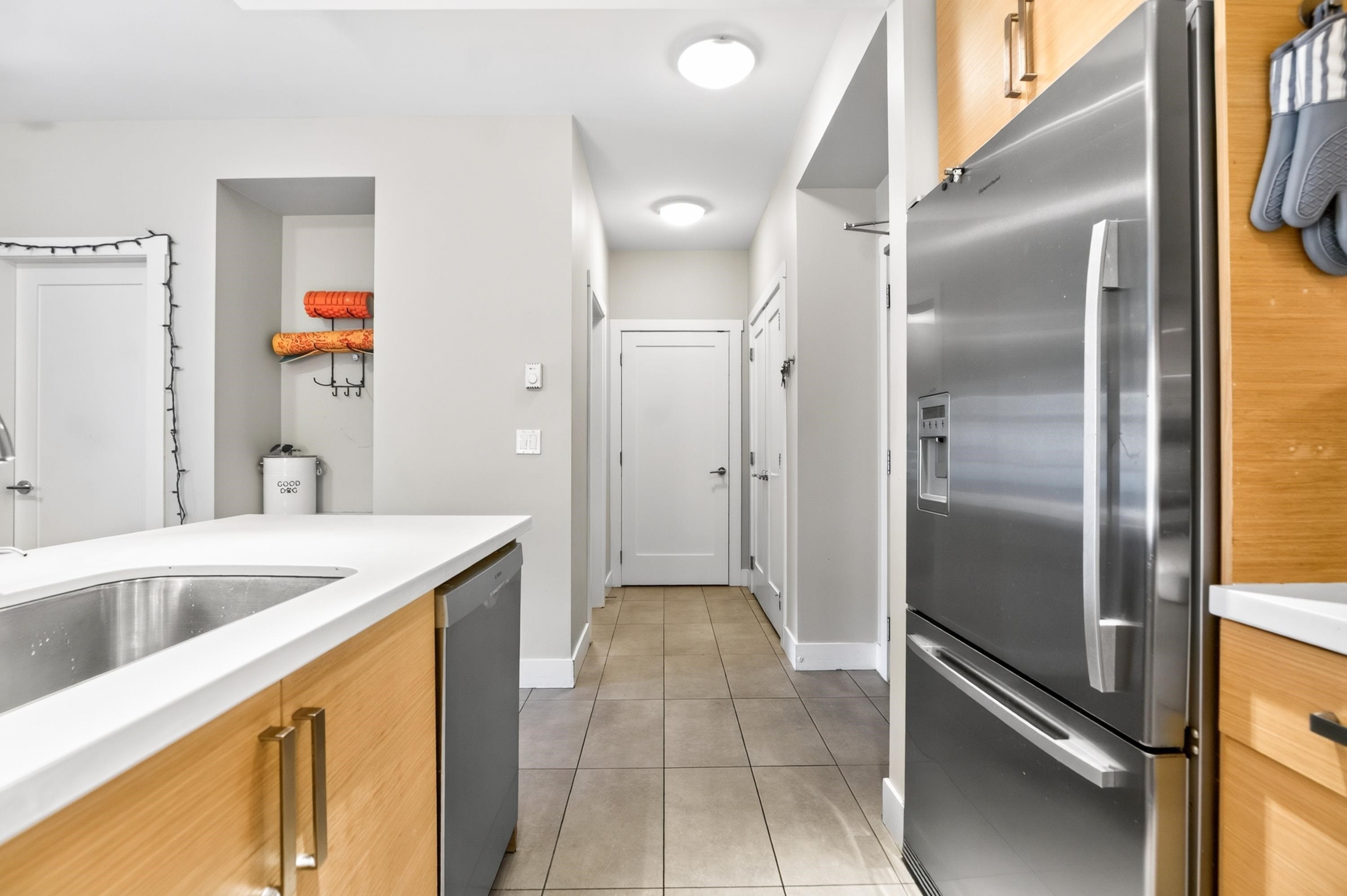202-4710 Hastings Street, Burnaby, BC - Indoor Photo Showing Kitchen