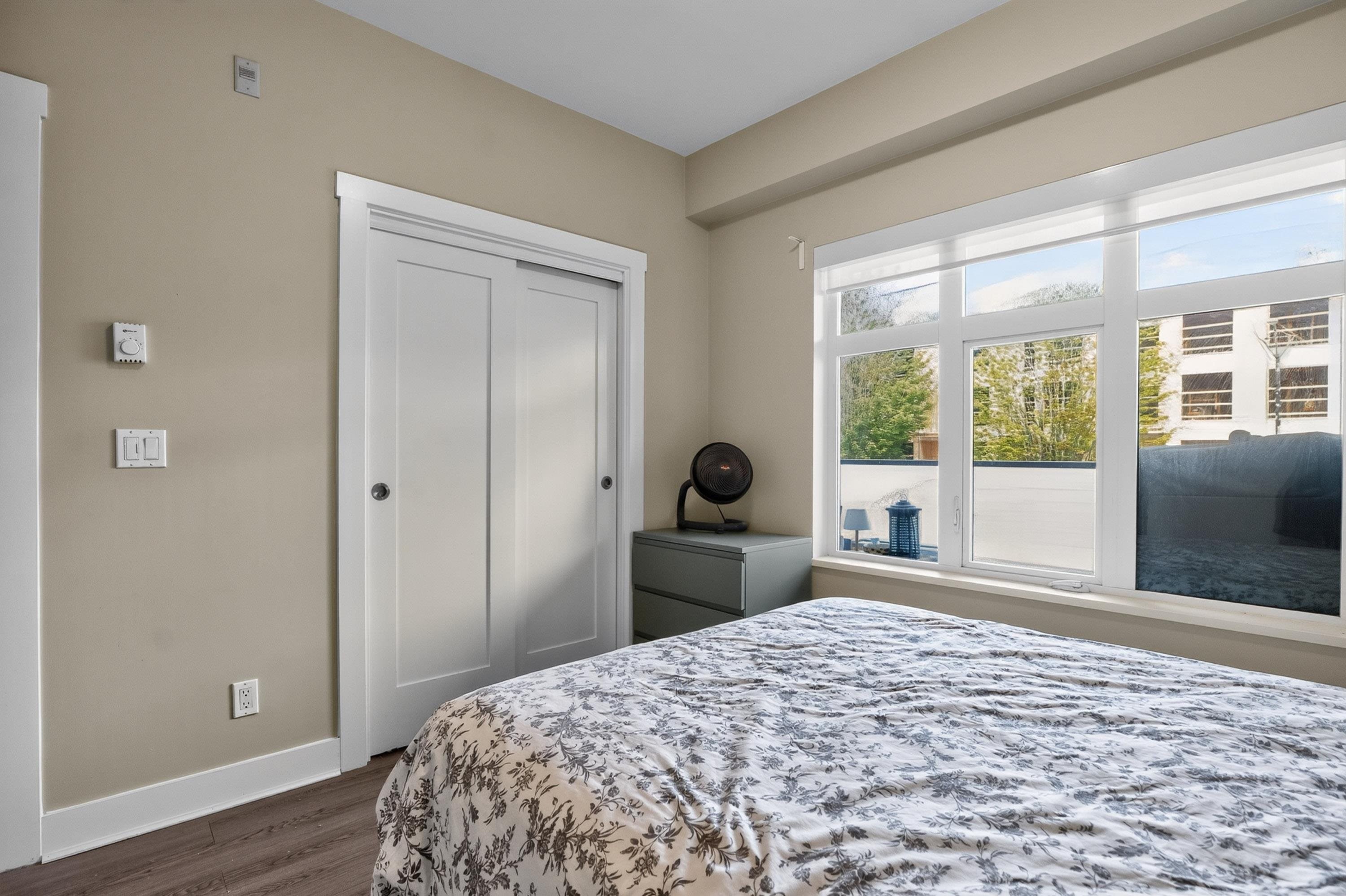 202-4710 Hastings Street, Burnaby, BC - Indoor Photo Showing Bedroom