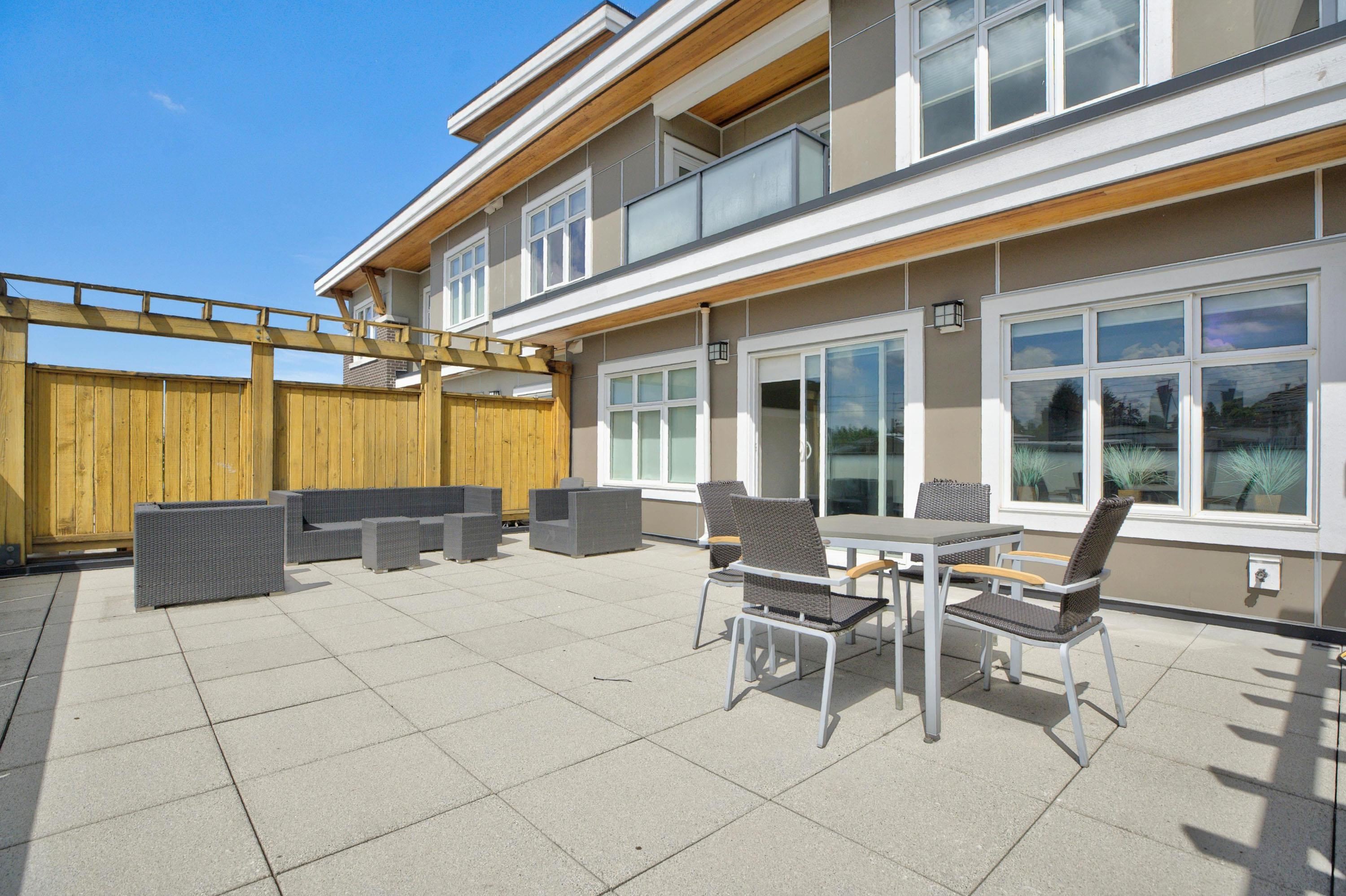 202-4710 Hastings Street, Burnaby, BC - Outdoor