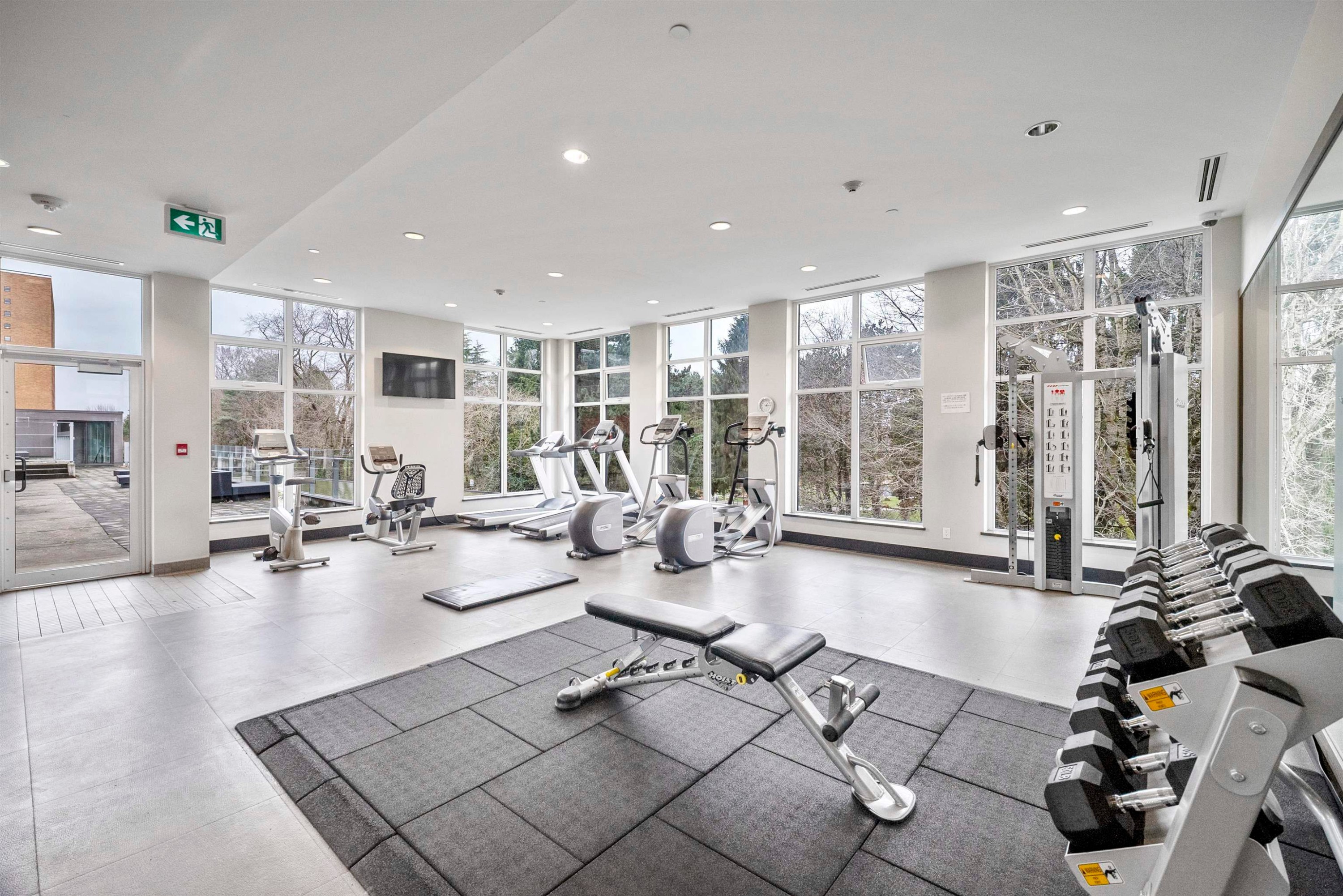 509-7368 Gollner Avenue, Richmond, BC - Indoor Photo Showing Gym Room