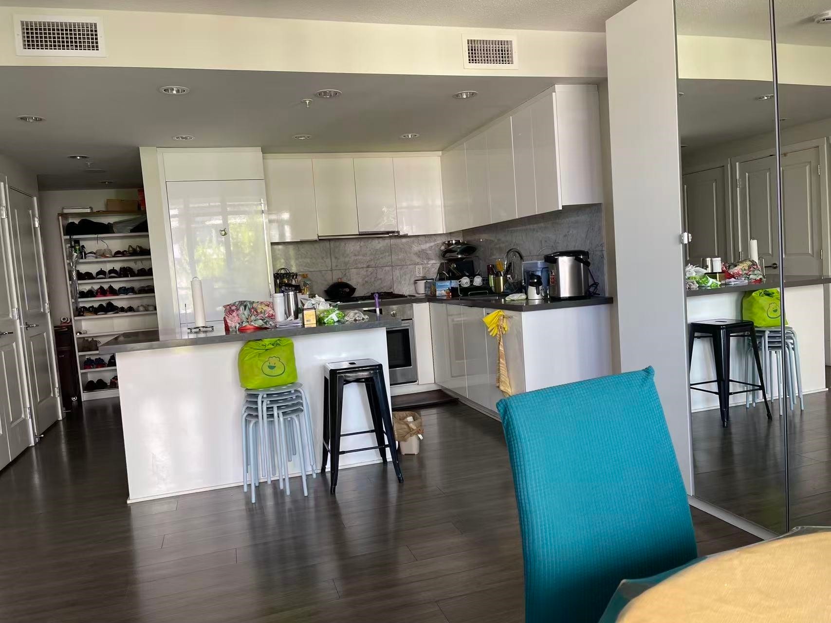 509-7368 Gollner Avenue, Richmond, BC - Indoor Photo Showing Kitchen With Upgraded Kitchen