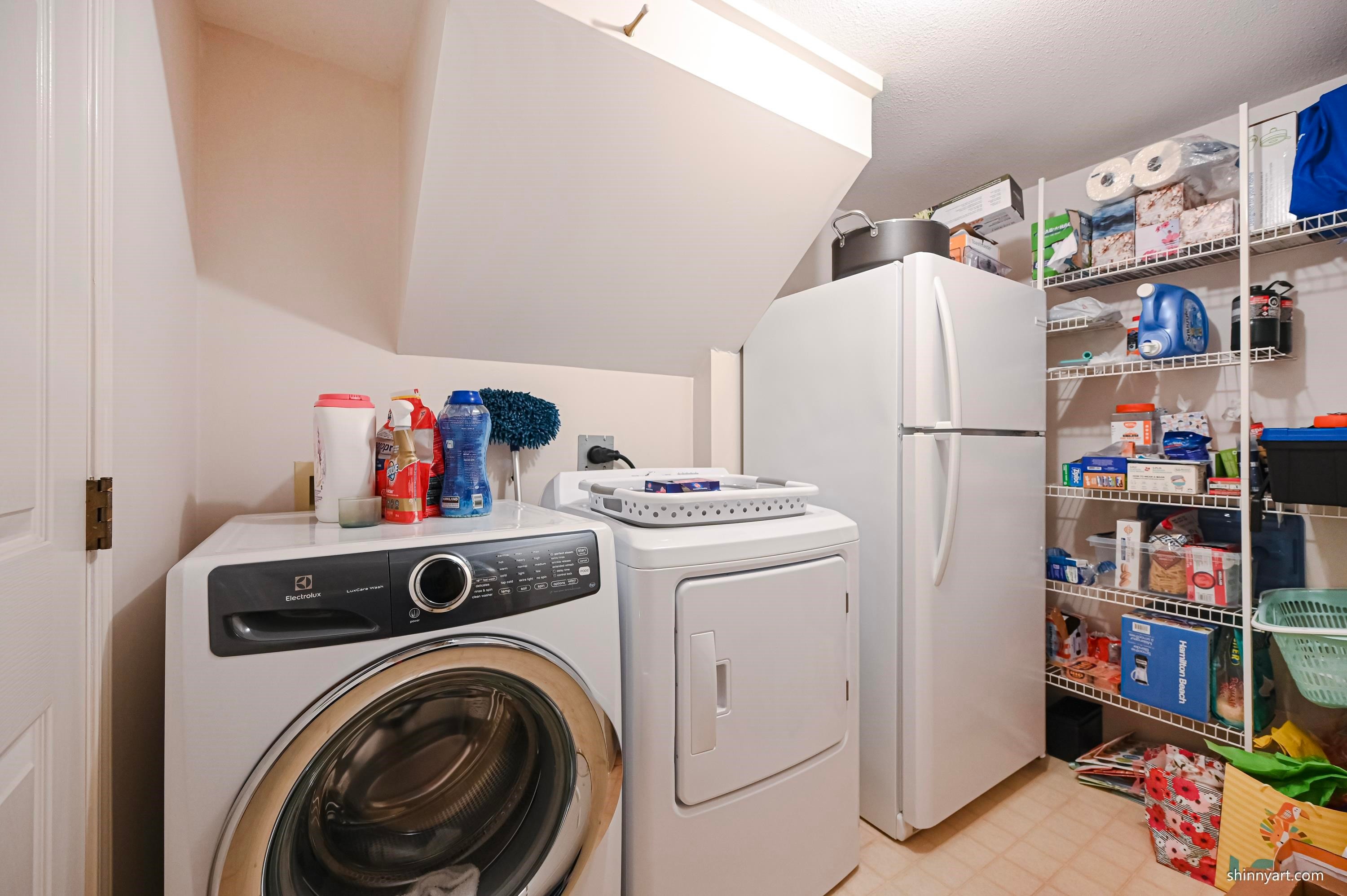 68-10000 Fisher Gate, Richmond, BC - Indoor Photo Showing Laundry Room
