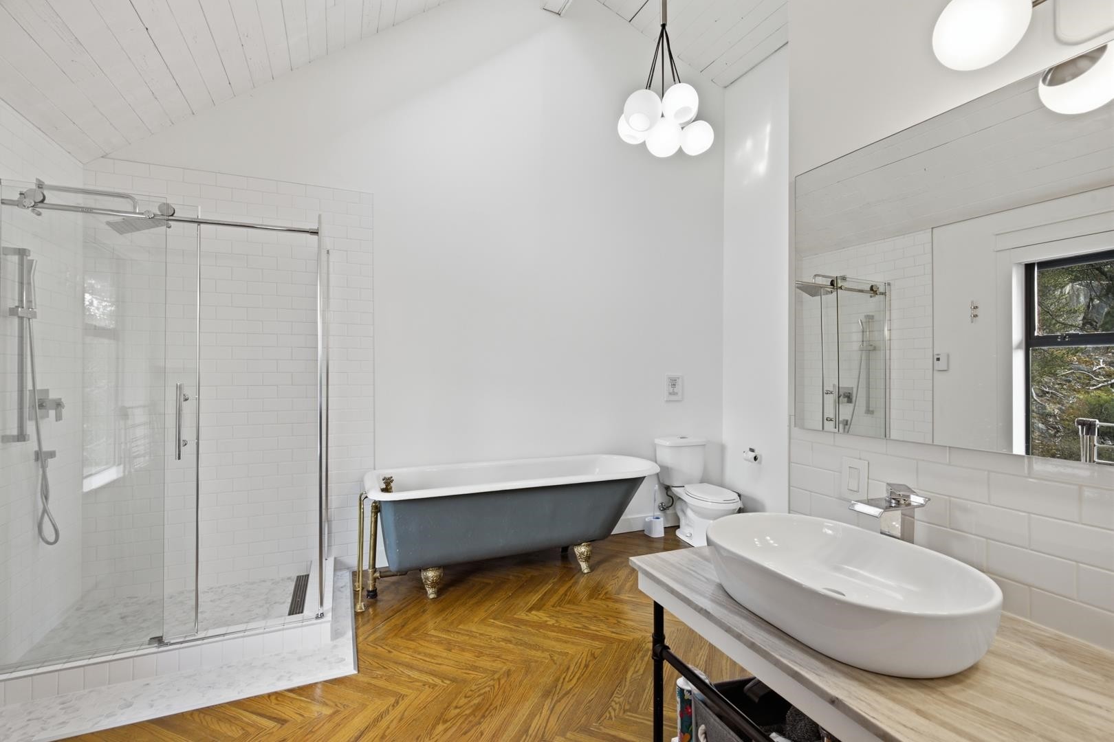 5322 Natalie Lane, Halfmoon Bay, BC - Indoor Photo Showing Bathroom