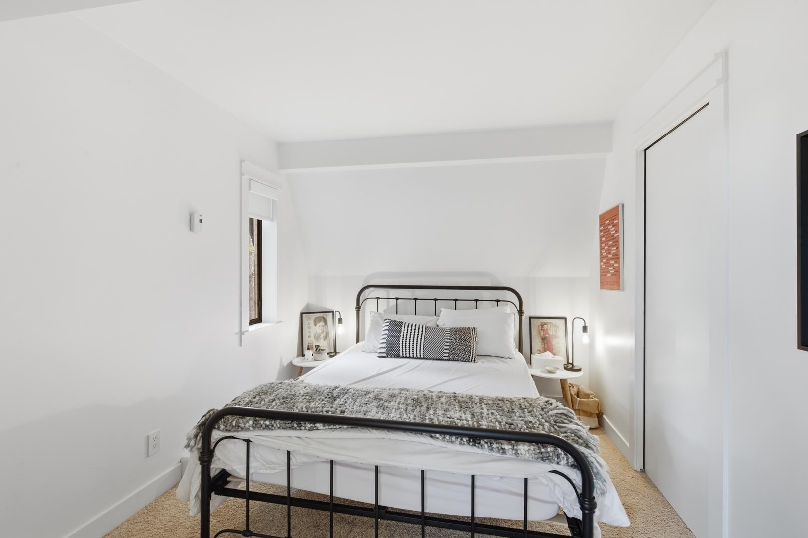 5322 Natalie Lane, Halfmoon Bay, BC - Indoor Photo Showing Bedroom