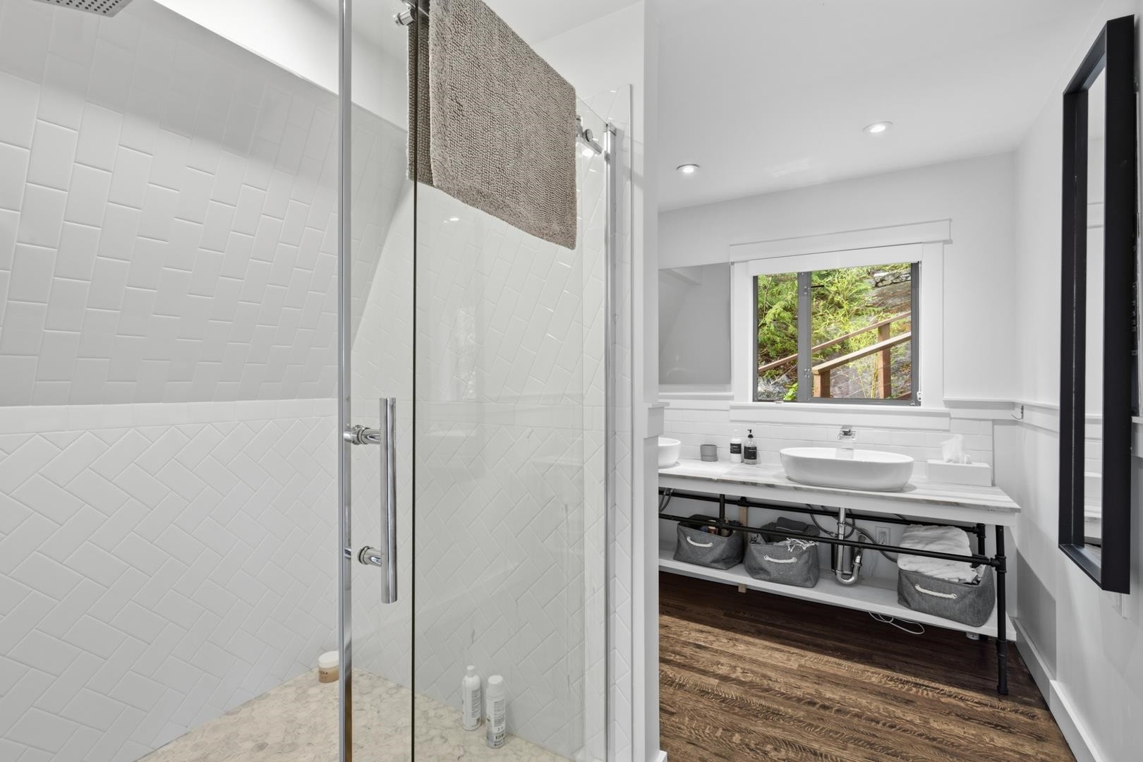 5322 Natalie Lane, Halfmoon Bay, BC - Indoor Photo Showing Bathroom