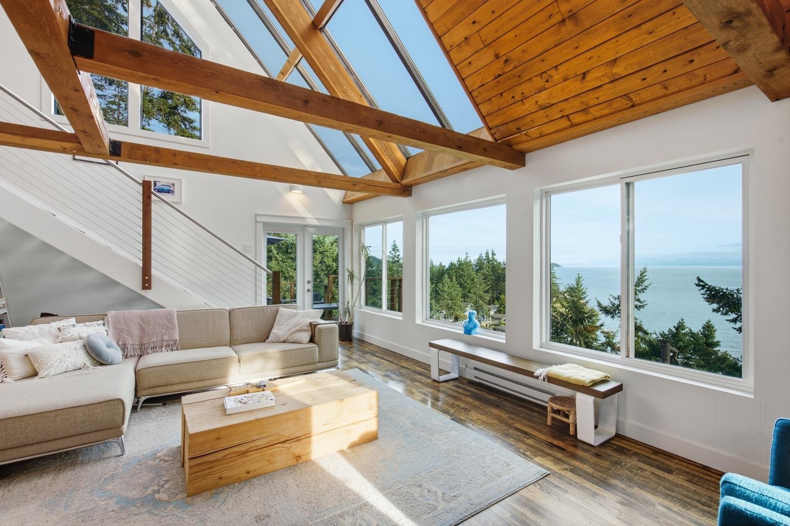 5322 Natalie Lane, Halfmoon Bay, BC - Indoor Photo Showing Living Room