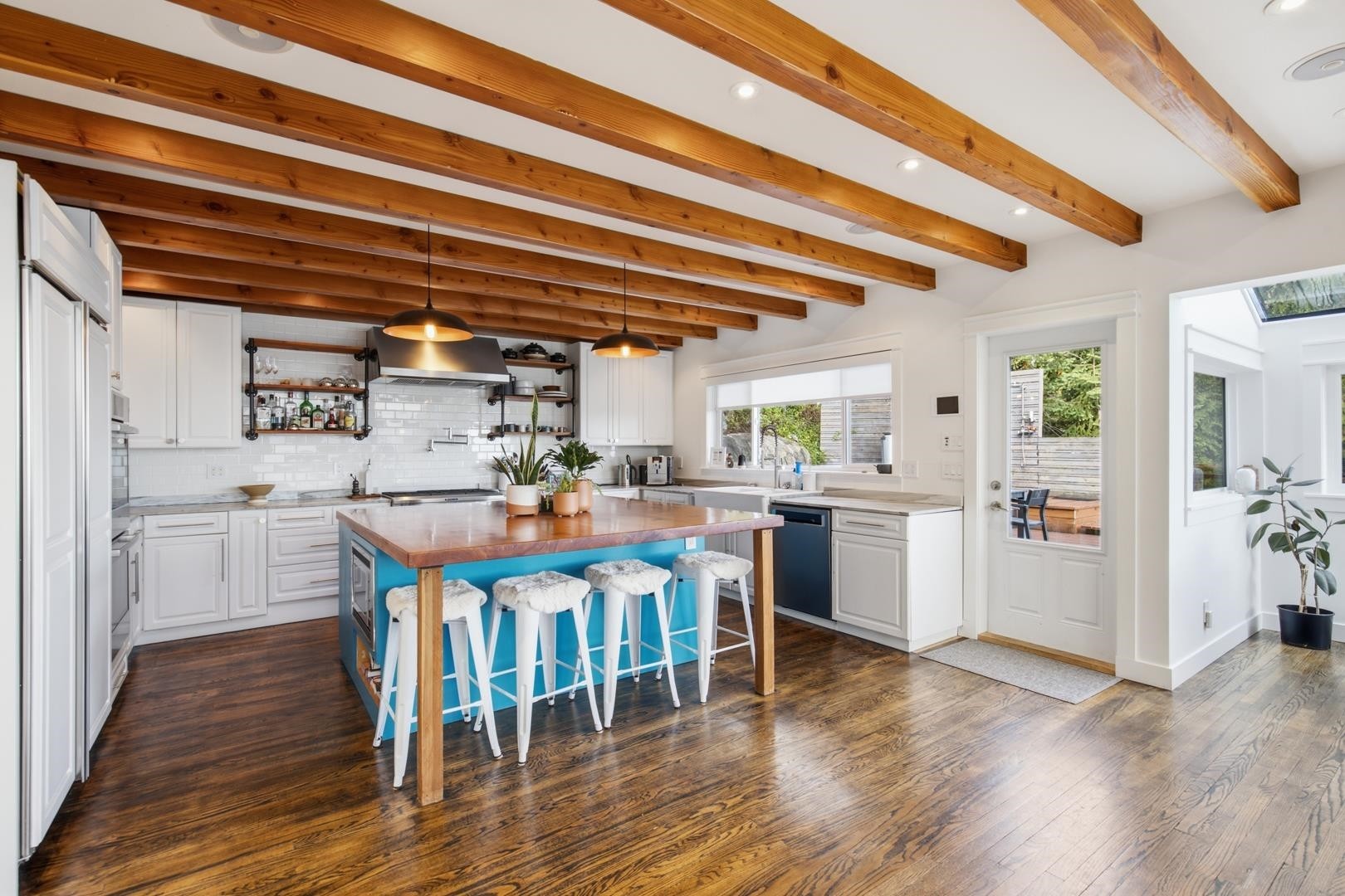 5322 Natalie Lane, Halfmoon Bay, BC - Indoor Photo Showing Dining Room