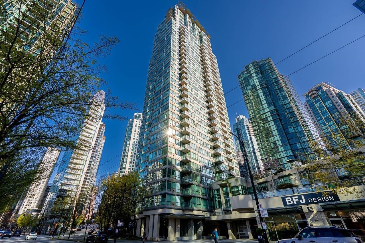 907-1328 Pender Street W, Vancouver, BC - Outdoor With Facade