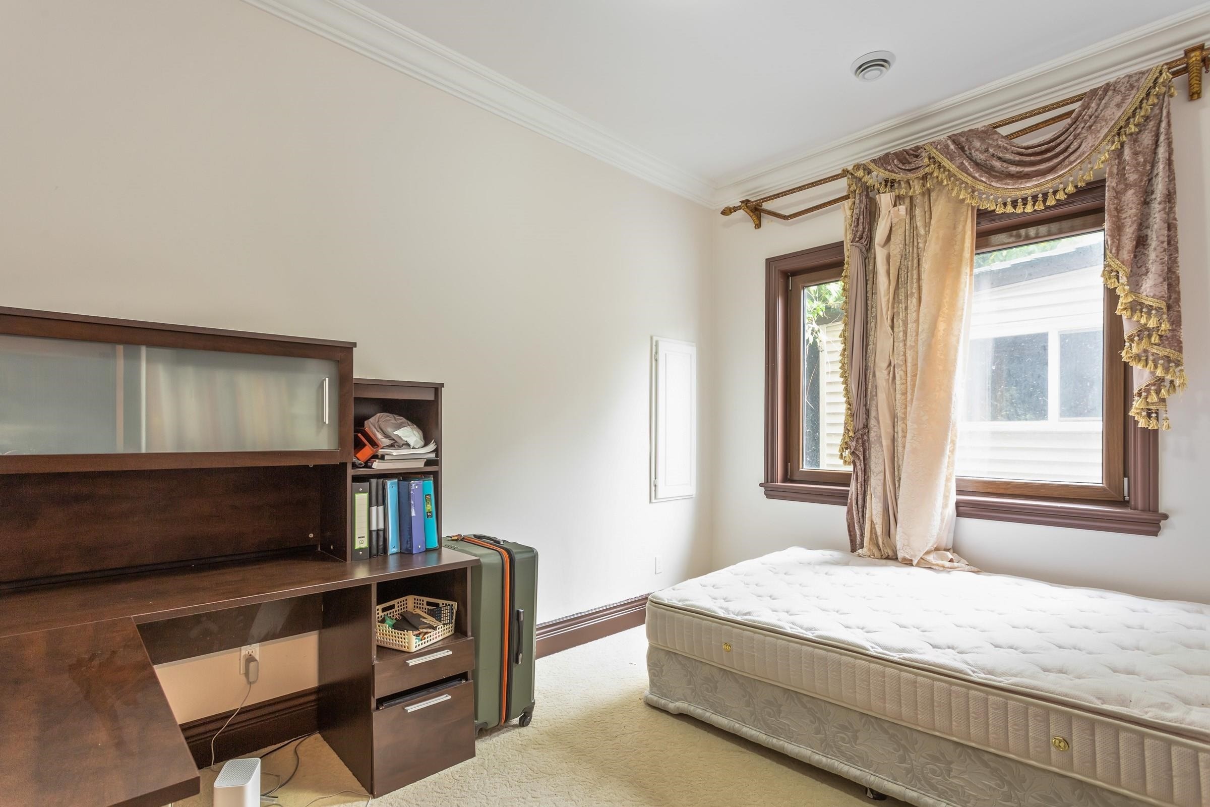 7282 Ridge Drive, Burnaby, BC - Indoor Photo Showing Bedroom