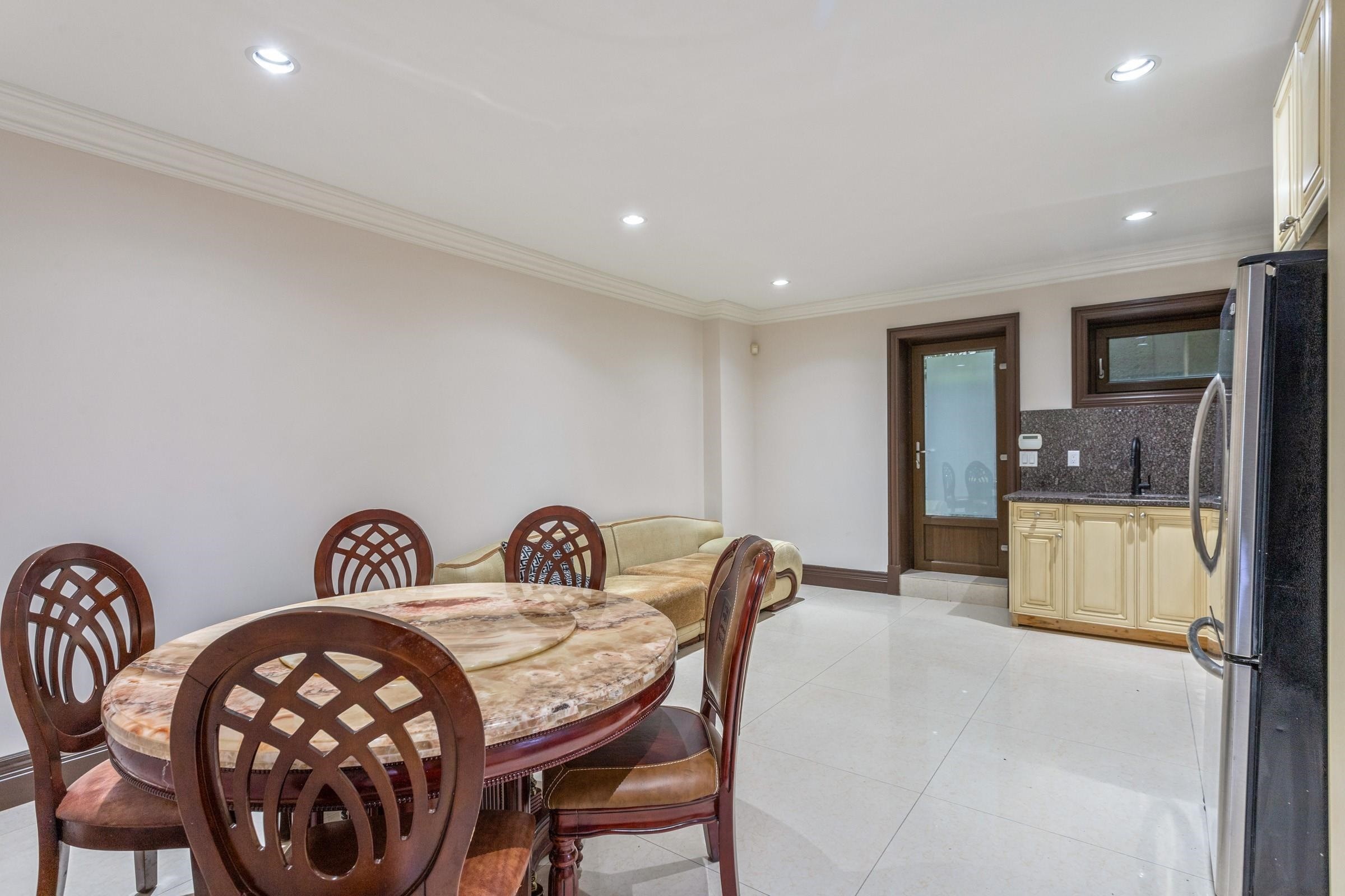 7282 Ridge Drive, Burnaby, BC - Indoor Photo Showing Dining Room