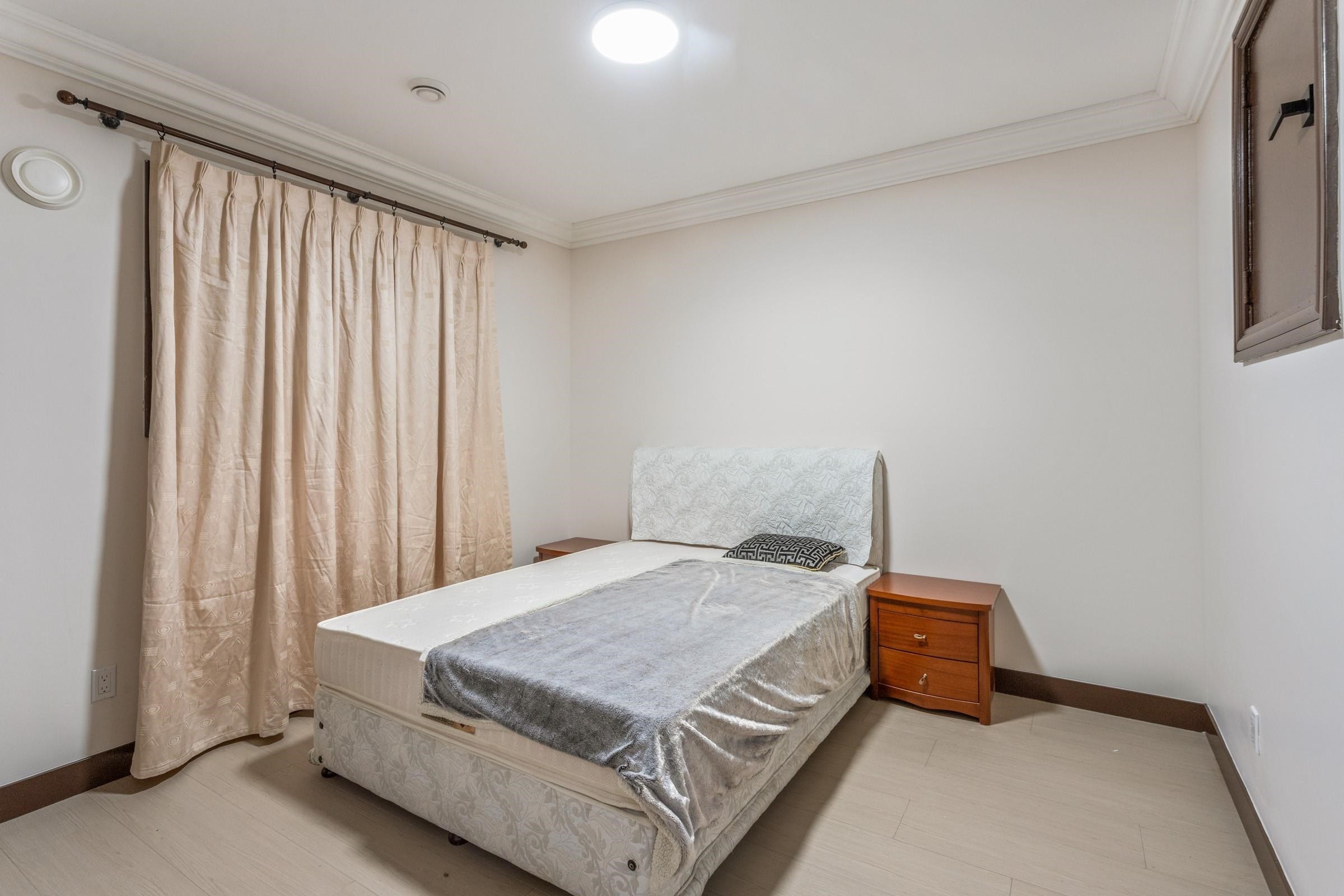 7282 Ridge Drive, Burnaby, BC - Indoor Photo Showing Bedroom