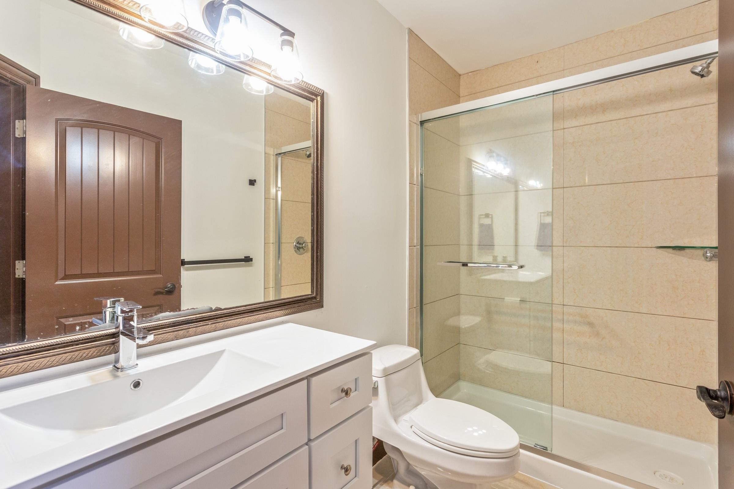 7282 Ridge Drive, Burnaby, BC - Indoor Photo Showing Bathroom