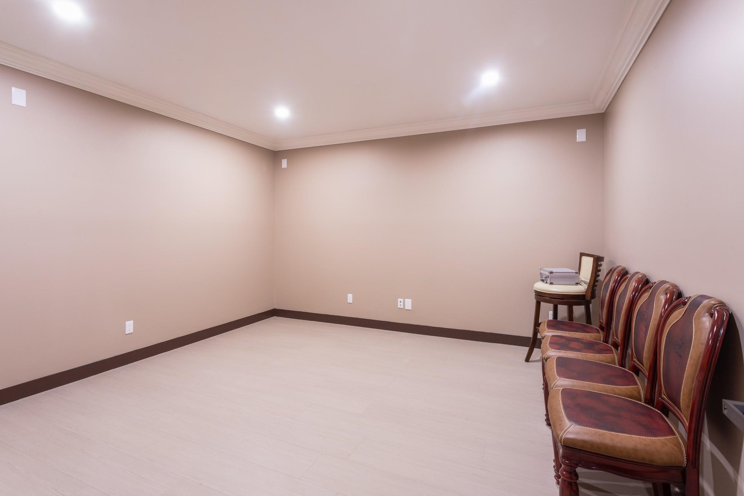 7282 Ridge Drive, Burnaby, BC - Indoor Photo Showing Other Room
