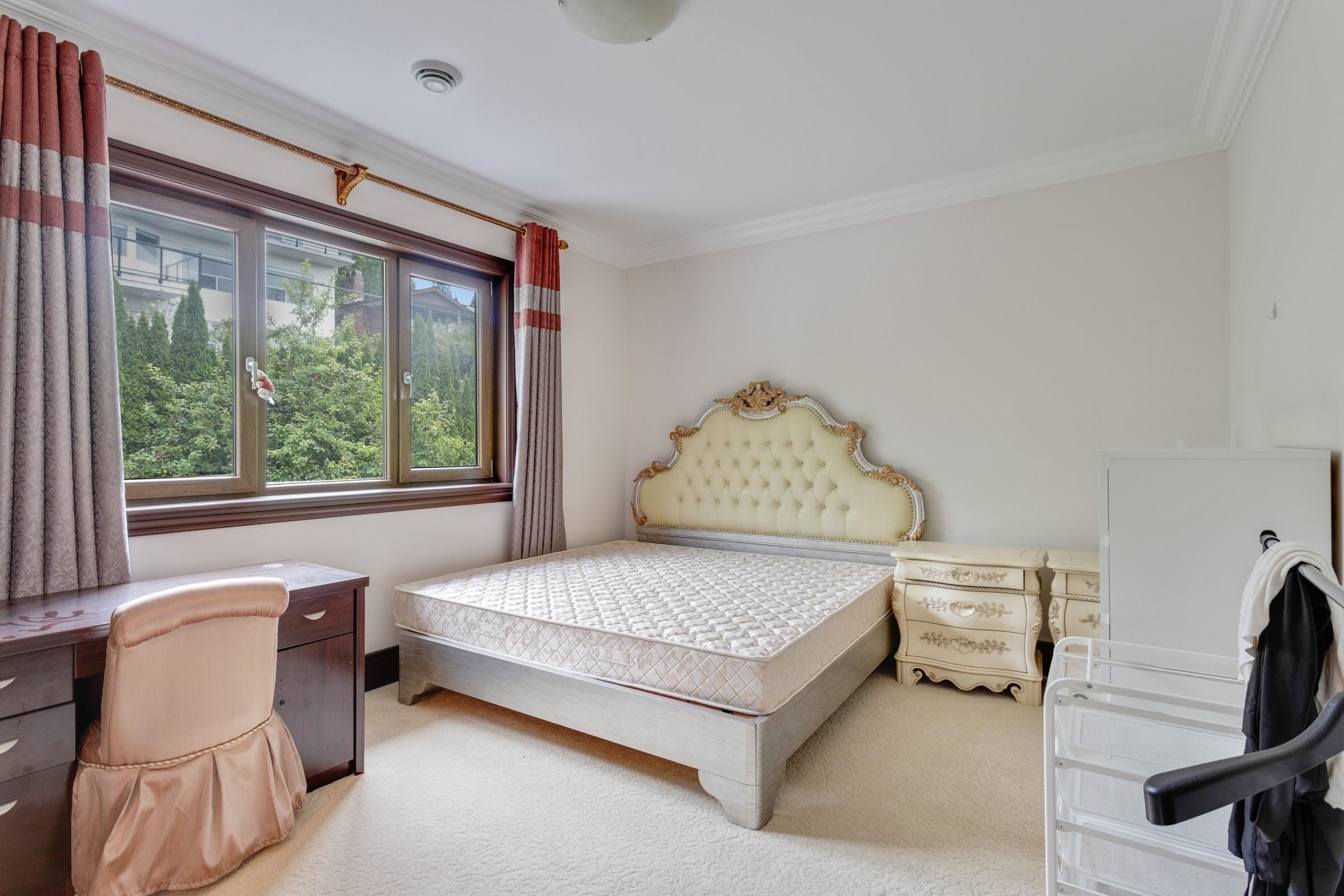 7282 Ridge Drive, Burnaby, BC - Indoor Photo Showing Bedroom