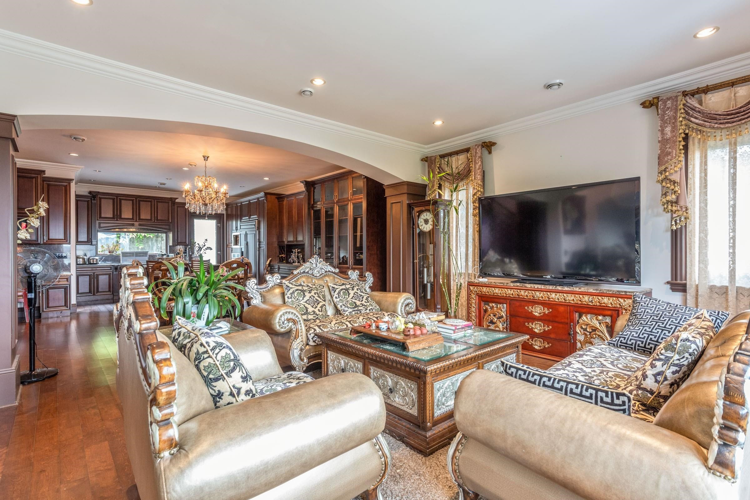 7282 Ridge Drive, Burnaby, BC - Indoor Photo Showing Living Room