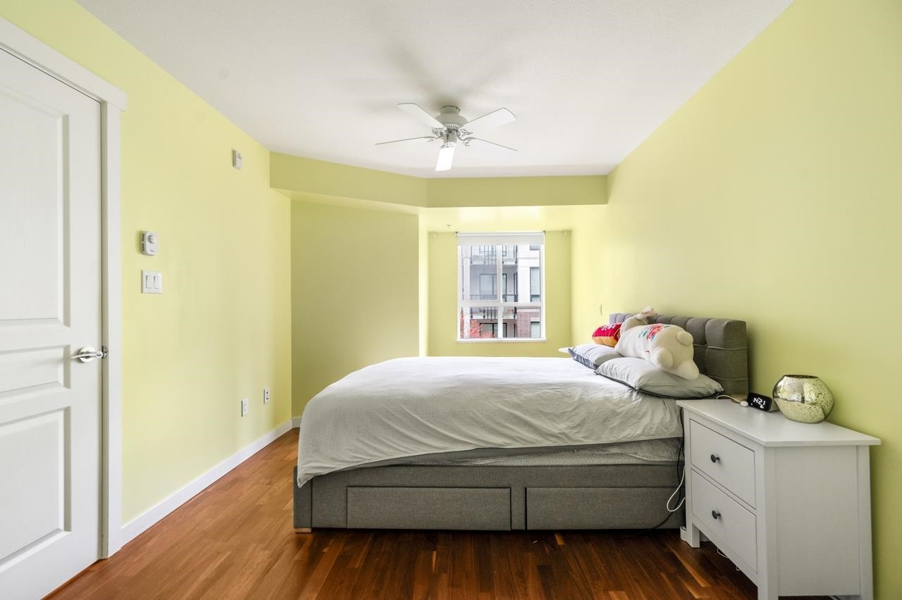 330-9500 Odlin Road, Richmond, BC - Indoor Photo Showing Bedroom