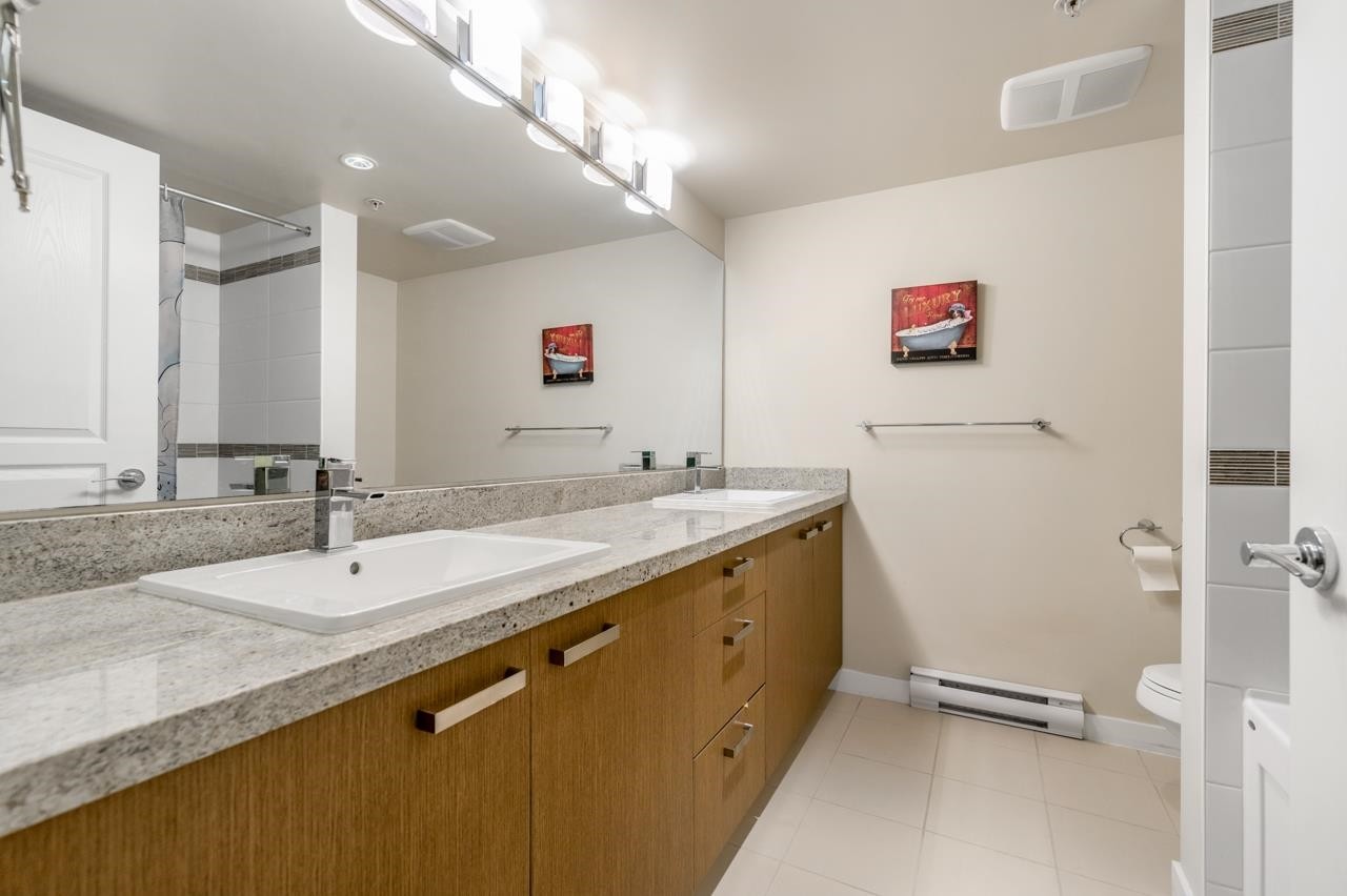 330-9500 Odlin Road, Richmond, BC - Indoor Photo Showing Bathroom
