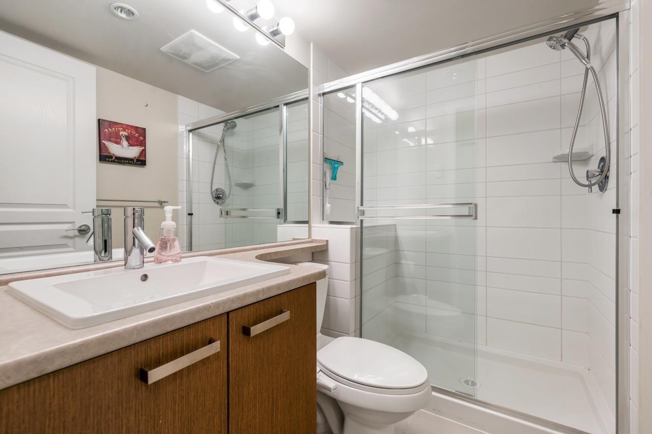 330-9500 Odlin Road, Richmond, BC - Indoor Photo Showing Bathroom