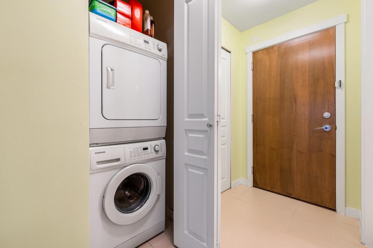 330-9500 Odlin Road, Richmond, BC - Indoor Photo Showing Laundry Room