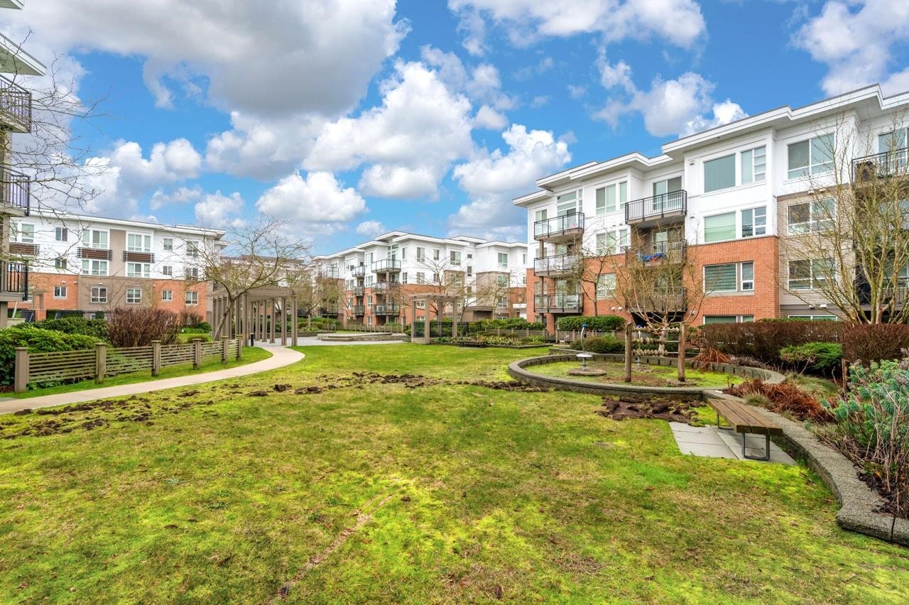 330-9500 Odlin Road, Richmond, BC - Outdoor