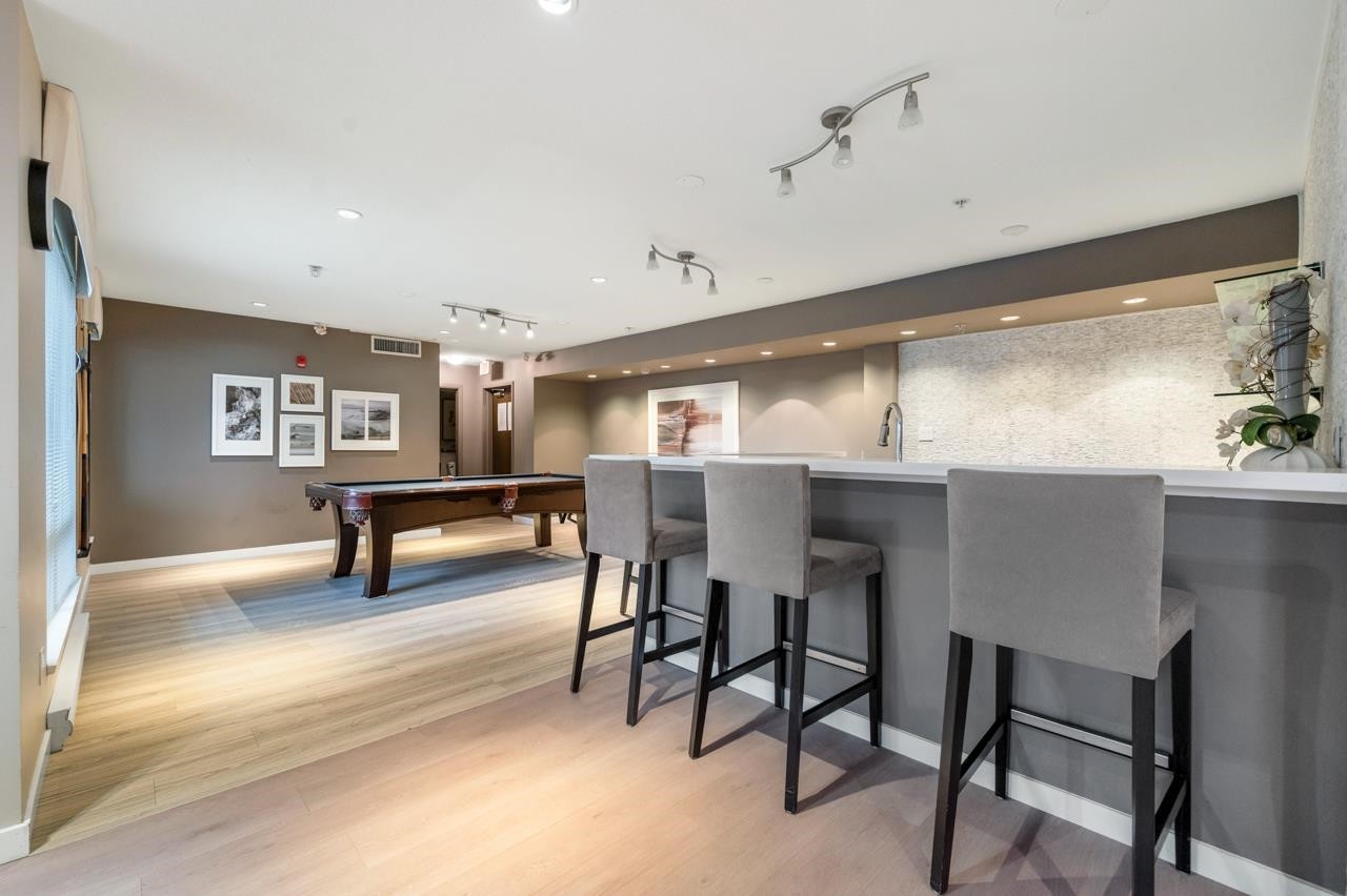 330-9500 Odlin Road, Richmond, BC - Indoor
