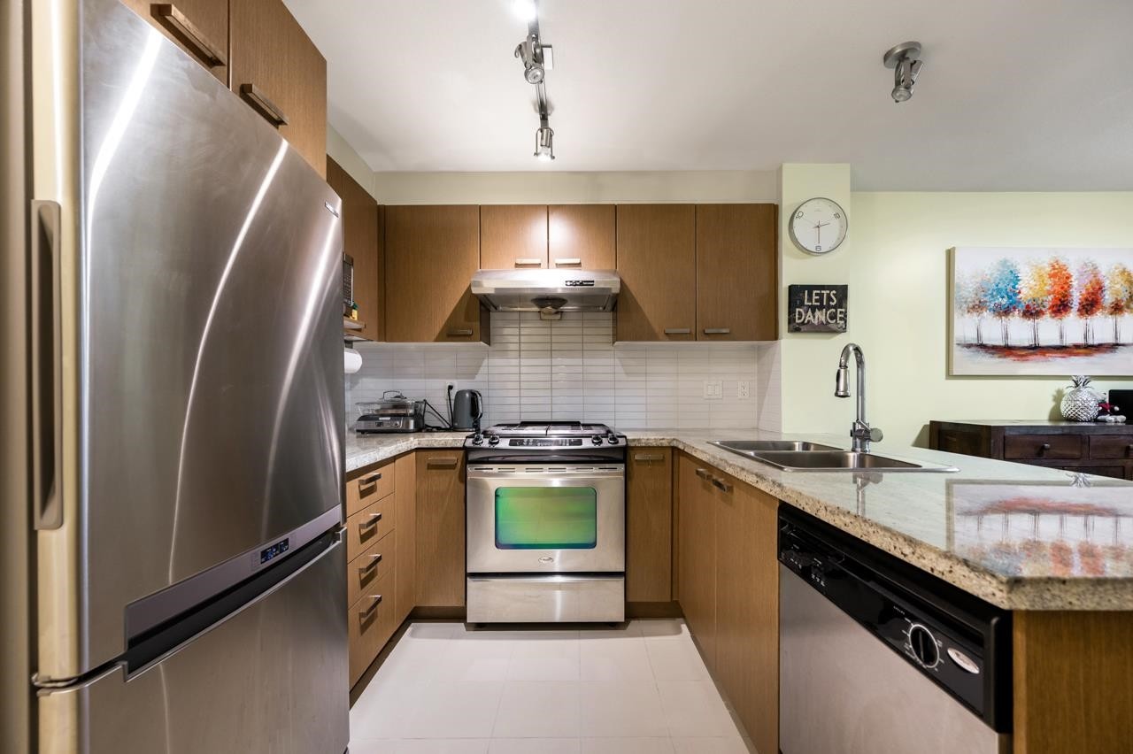 330-9500 Odlin Road, Richmond, BC - Indoor Photo Showing Kitchen With Stainless Steel Kitchen With Double Sink
