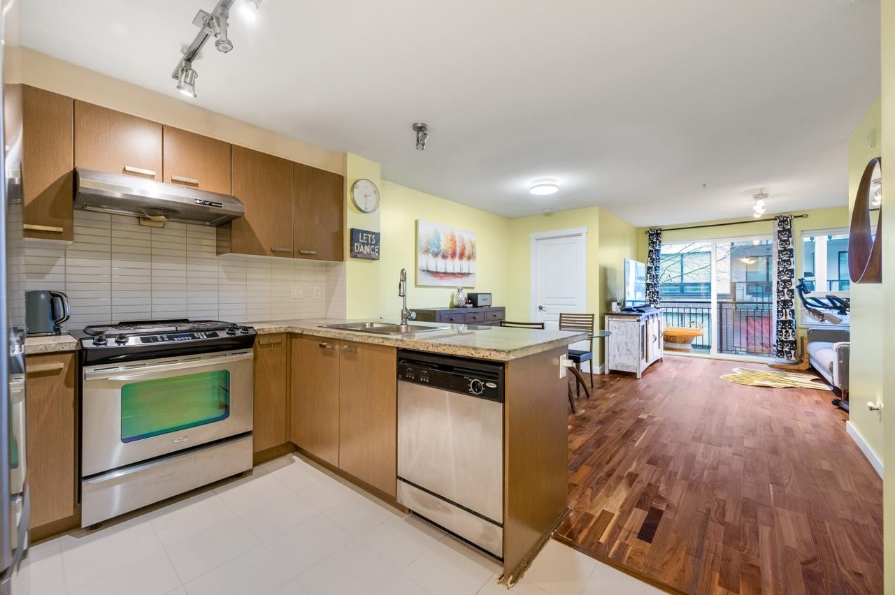 330-9500 Odlin Road, Richmond, BC - Indoor Photo Showing Kitchen With Stainless Steel Kitchen With Double Sink