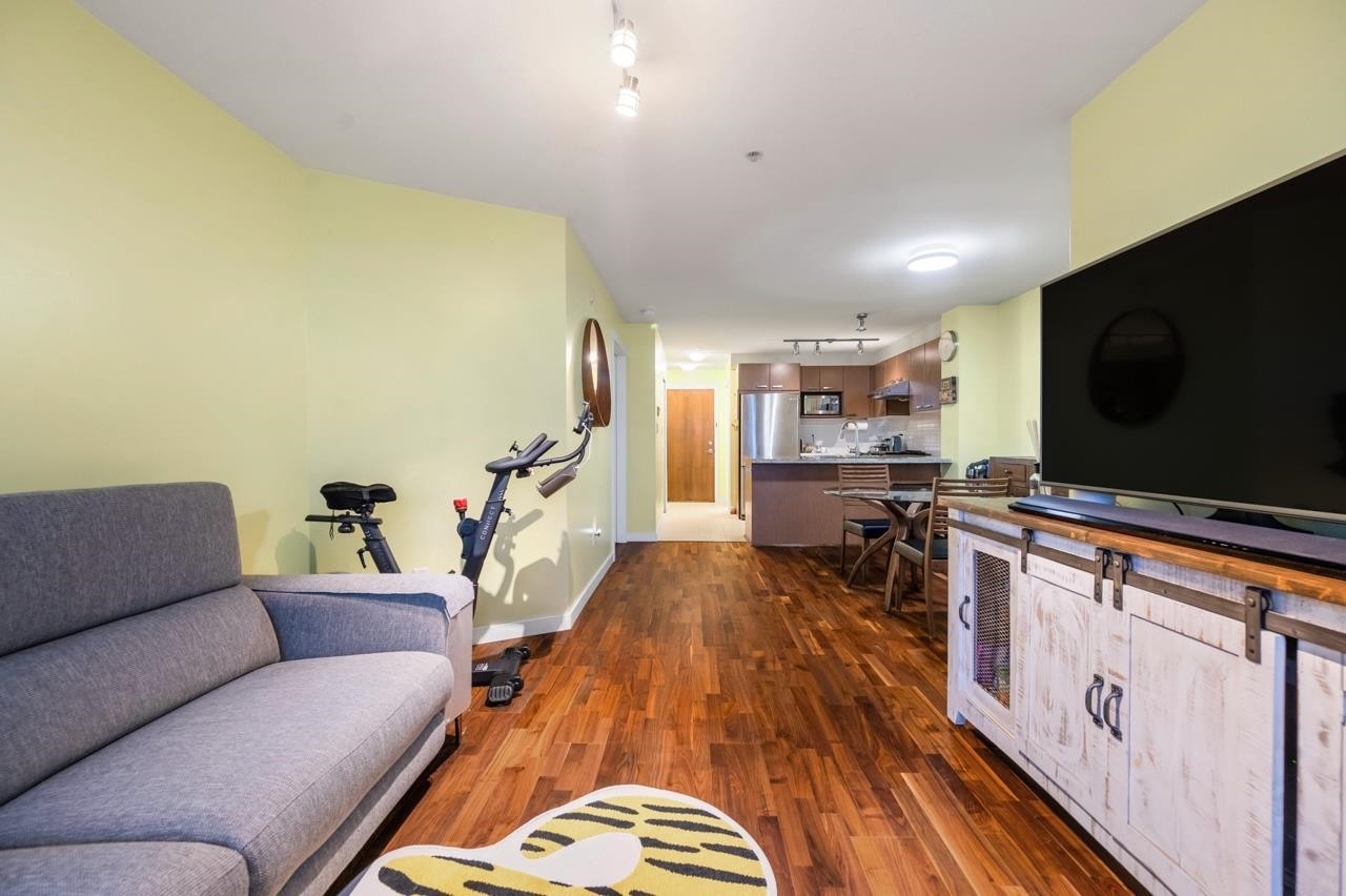 330-9500 Odlin Road, Richmond, BC - Indoor