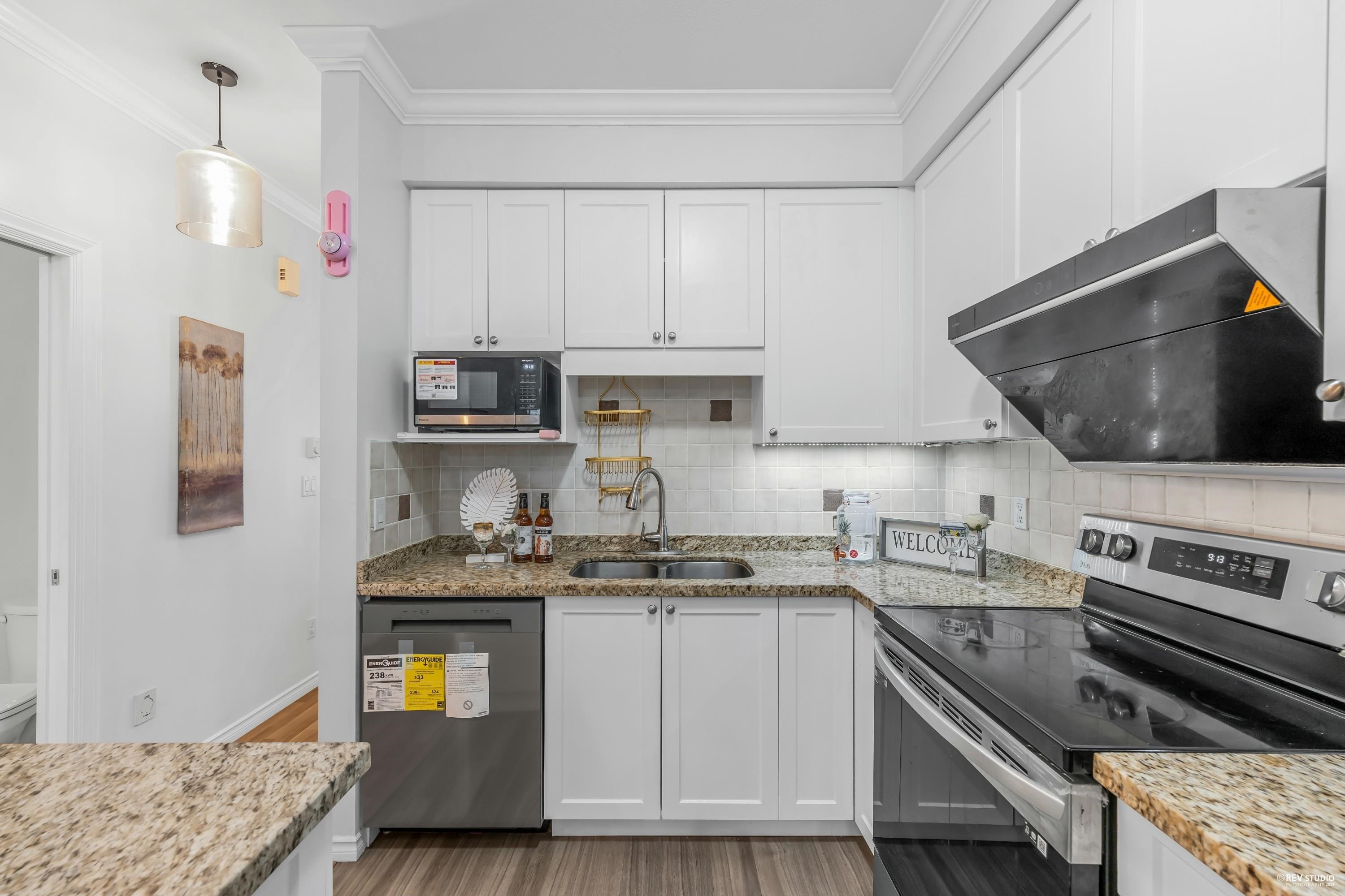 260-13020 No.2 Road, Richmond, BC - Indoor Photo Showing Kitchen With Double Sink With Upgraded Kitchen