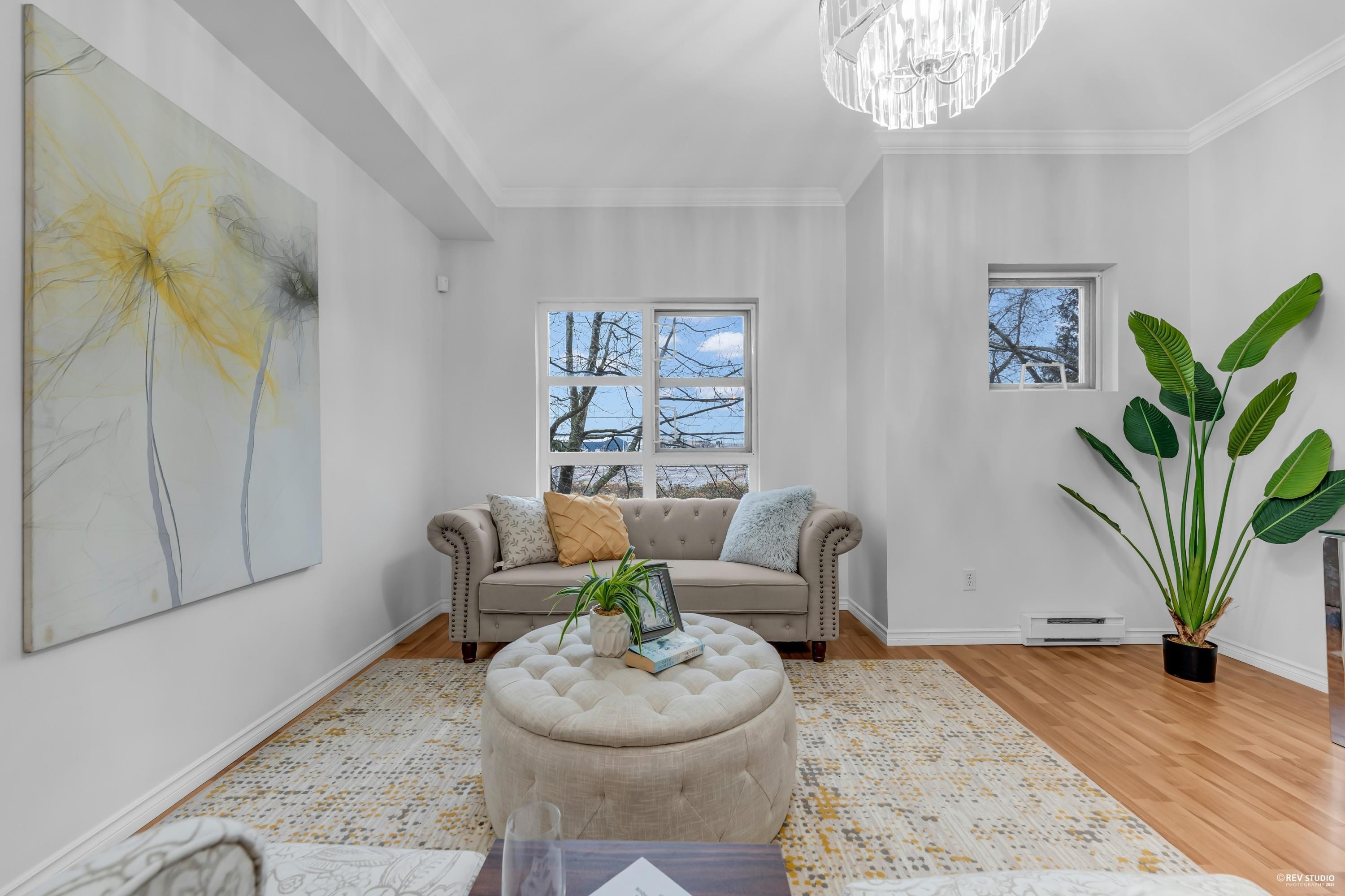 260-13020 No.2 Road, Richmond, BC - Indoor Photo Showing Living Room