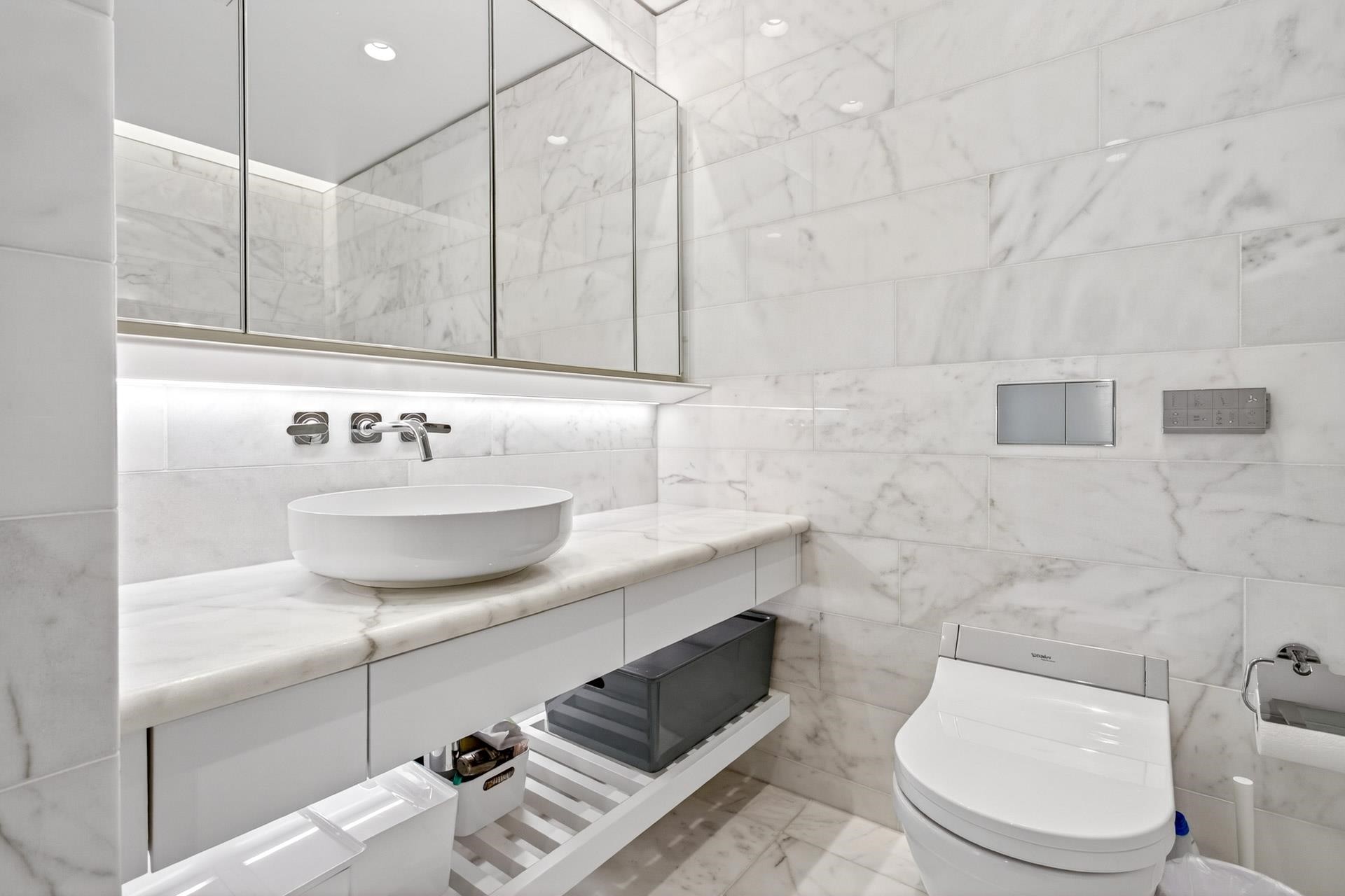 1606-1482 Robson Street, Vancouver, BC - Indoor Photo Showing Bathroom