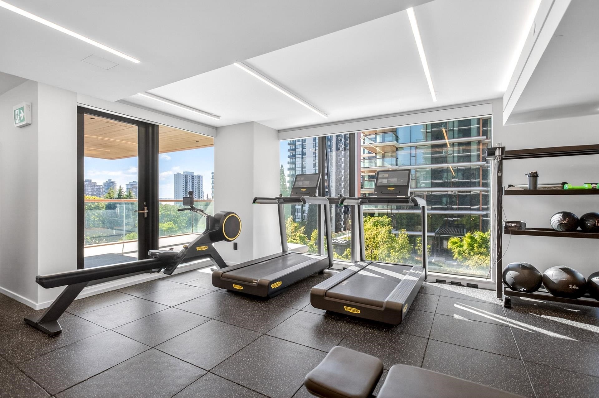 1606-1482 Robson Street, Vancouver, BC - Indoor Photo Showing Gym Room