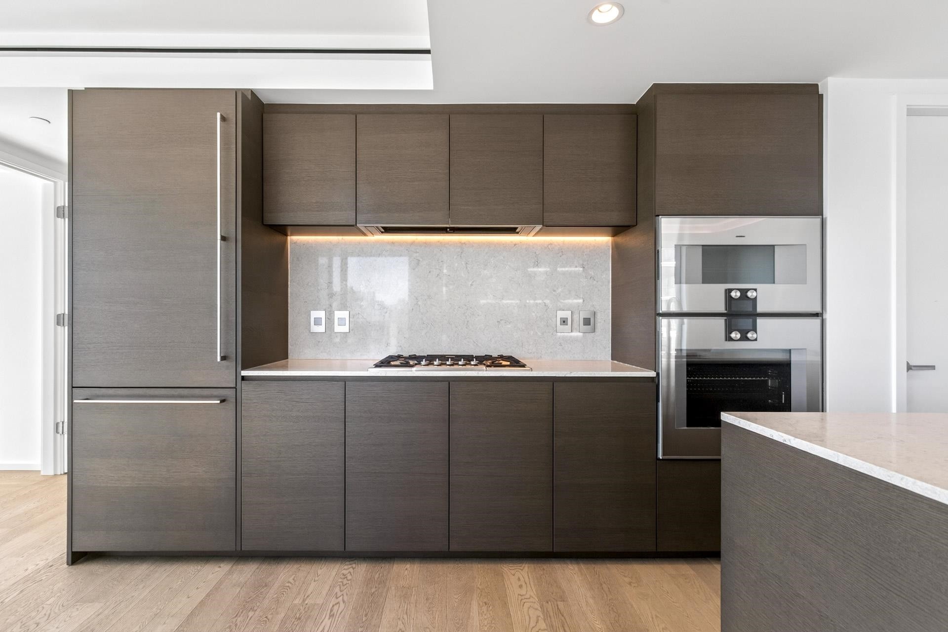 1606-1482 Robson Street, Vancouver, BC - Indoor Photo Showing Kitchen With Upgraded Kitchen