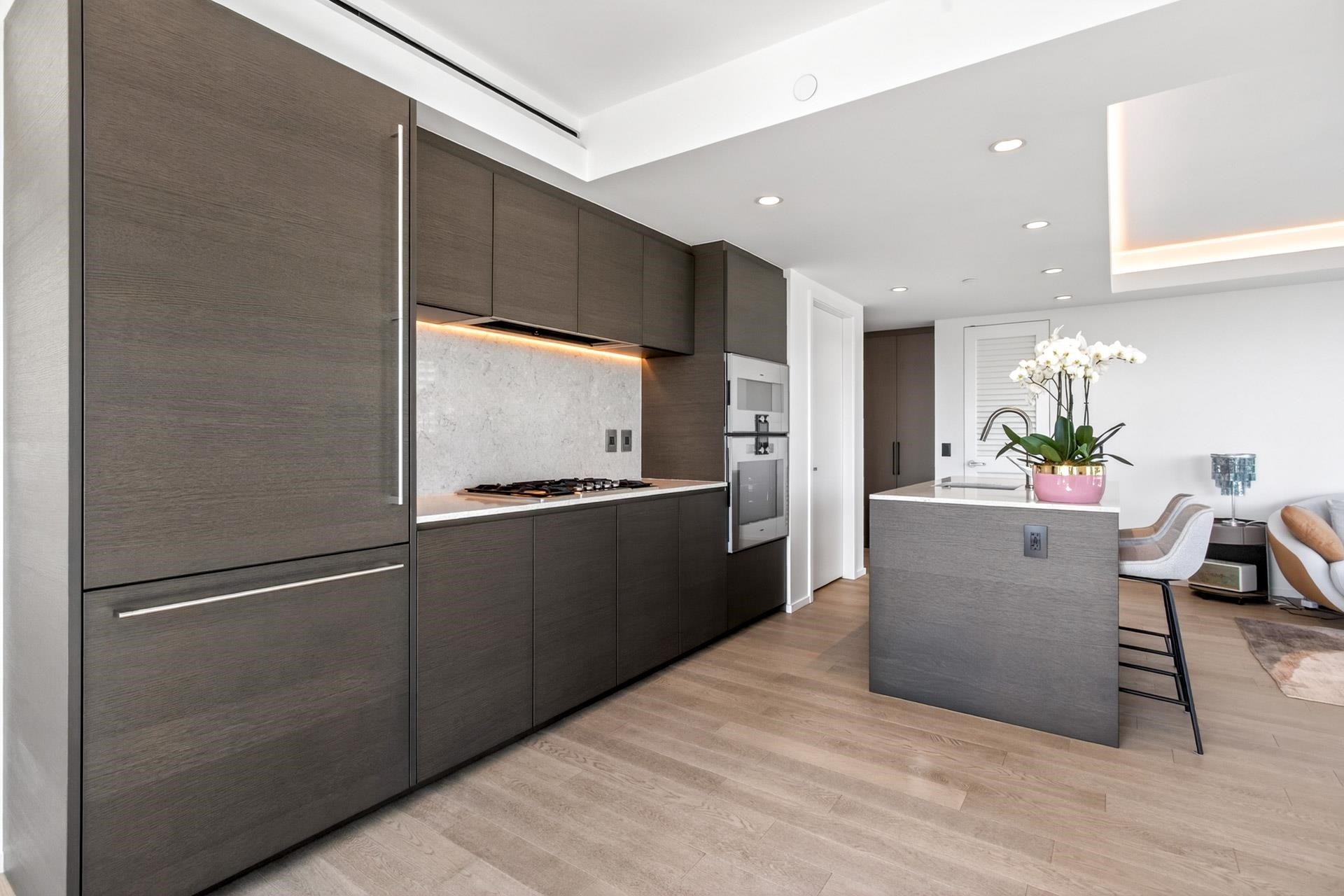 1606-1482 Robson Street, Vancouver, BC - Indoor Photo Showing Kitchen