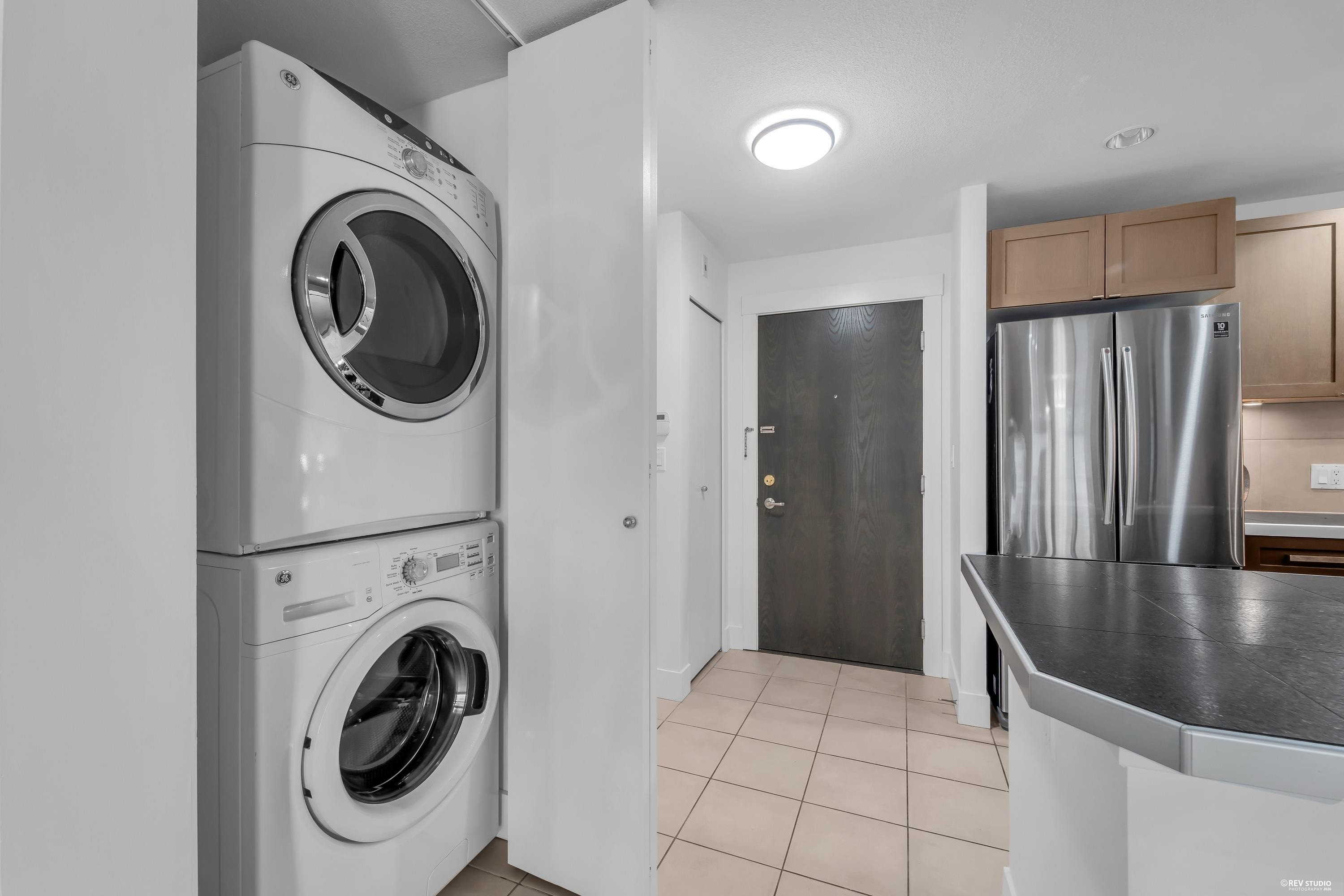120-5777 Birney Avenue, Vancouver, BC - Indoor Photo Showing Laundry Room