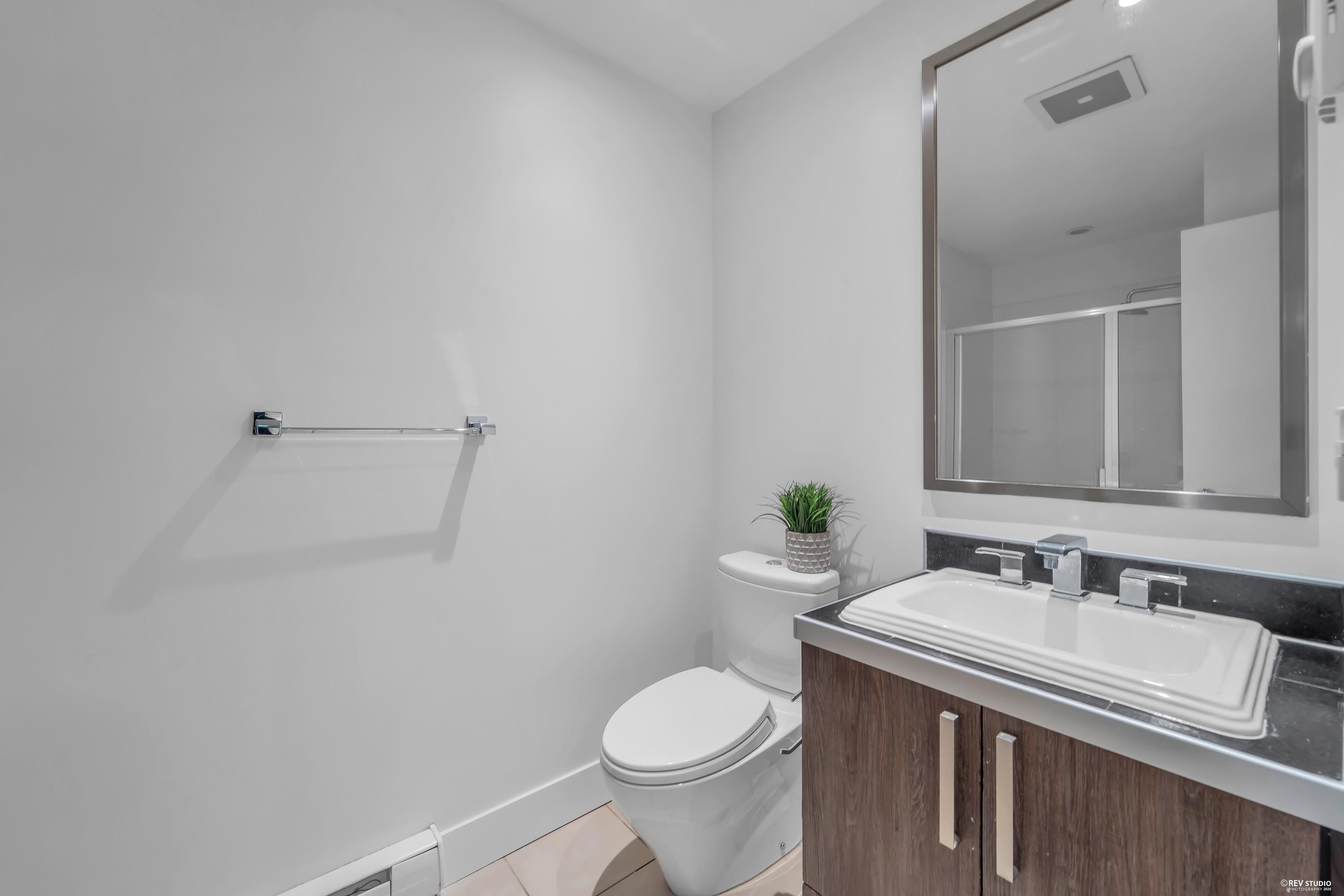 120-5777 Birney Avenue, Vancouver, BC - Indoor Photo Showing Bathroom