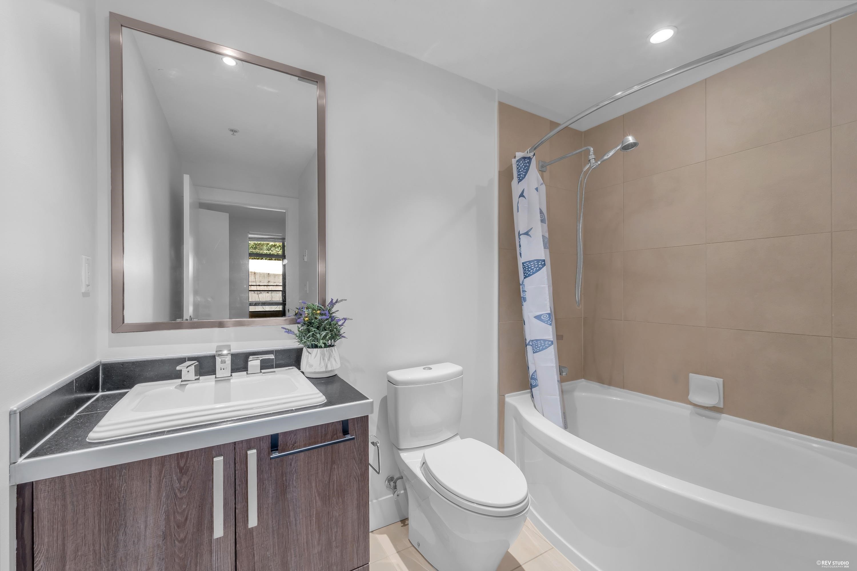 120-5777 Birney Avenue, Vancouver, BC - Indoor Photo Showing Bathroom