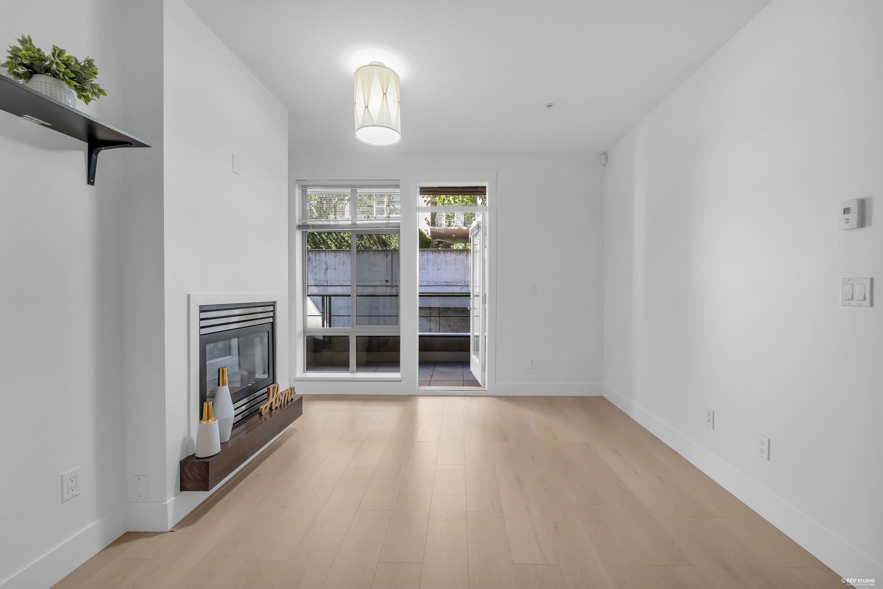 120-5777 Birney Avenue, Vancouver, BC - Indoor With Fireplace