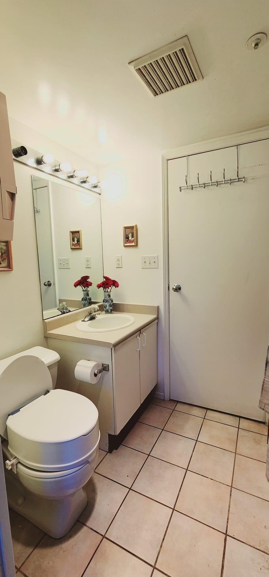 208-811 Helmcken Street, Vancouver, BC - Indoor Photo Showing Bathroom