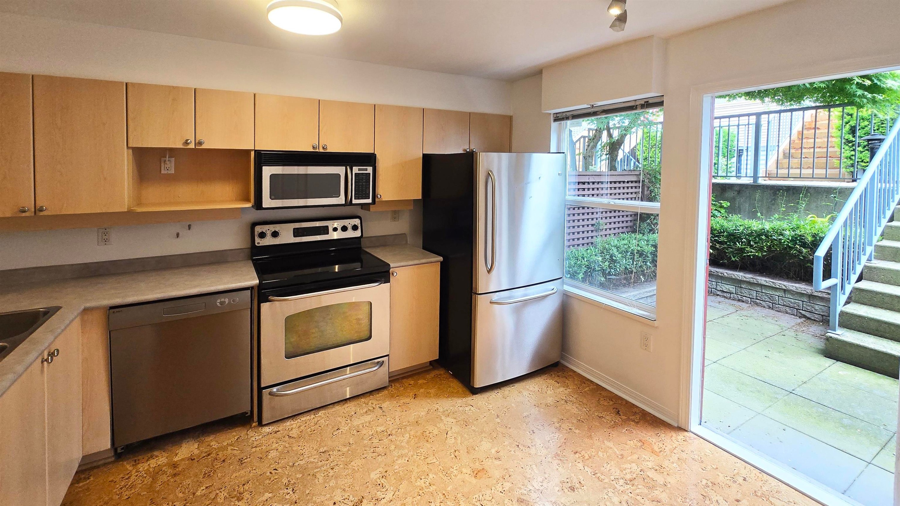 229 11Th Avenue E, Vancouver, BC - Indoor Photo Showing Kitchen